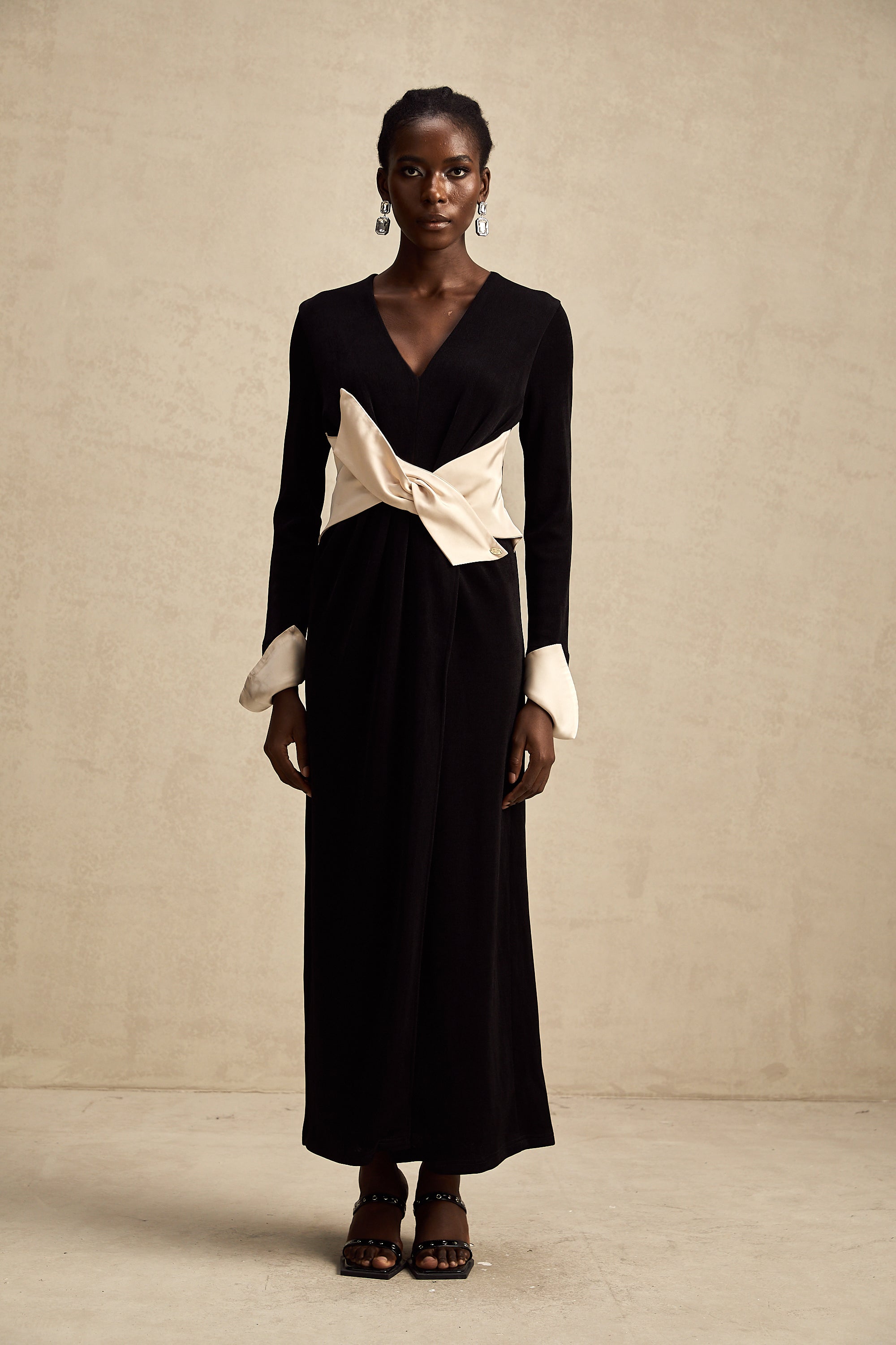 Karine contrast-color bowknot v-neck maxi dress