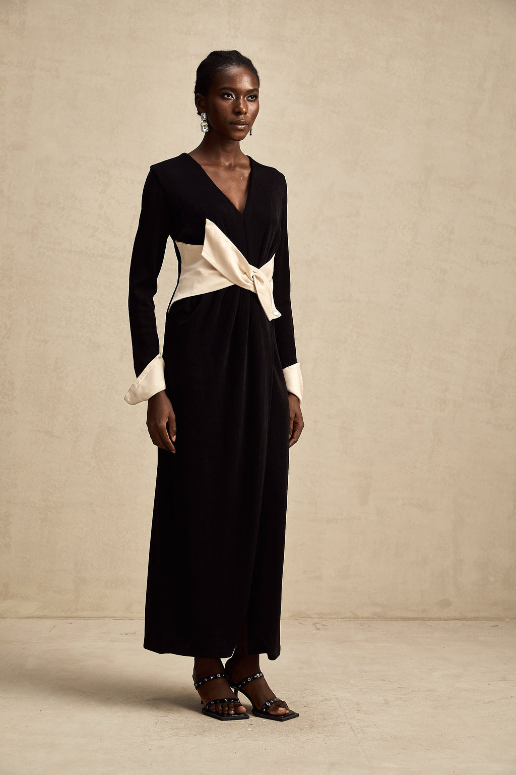 Karine contrast-color bowknot v-neck maxi dress