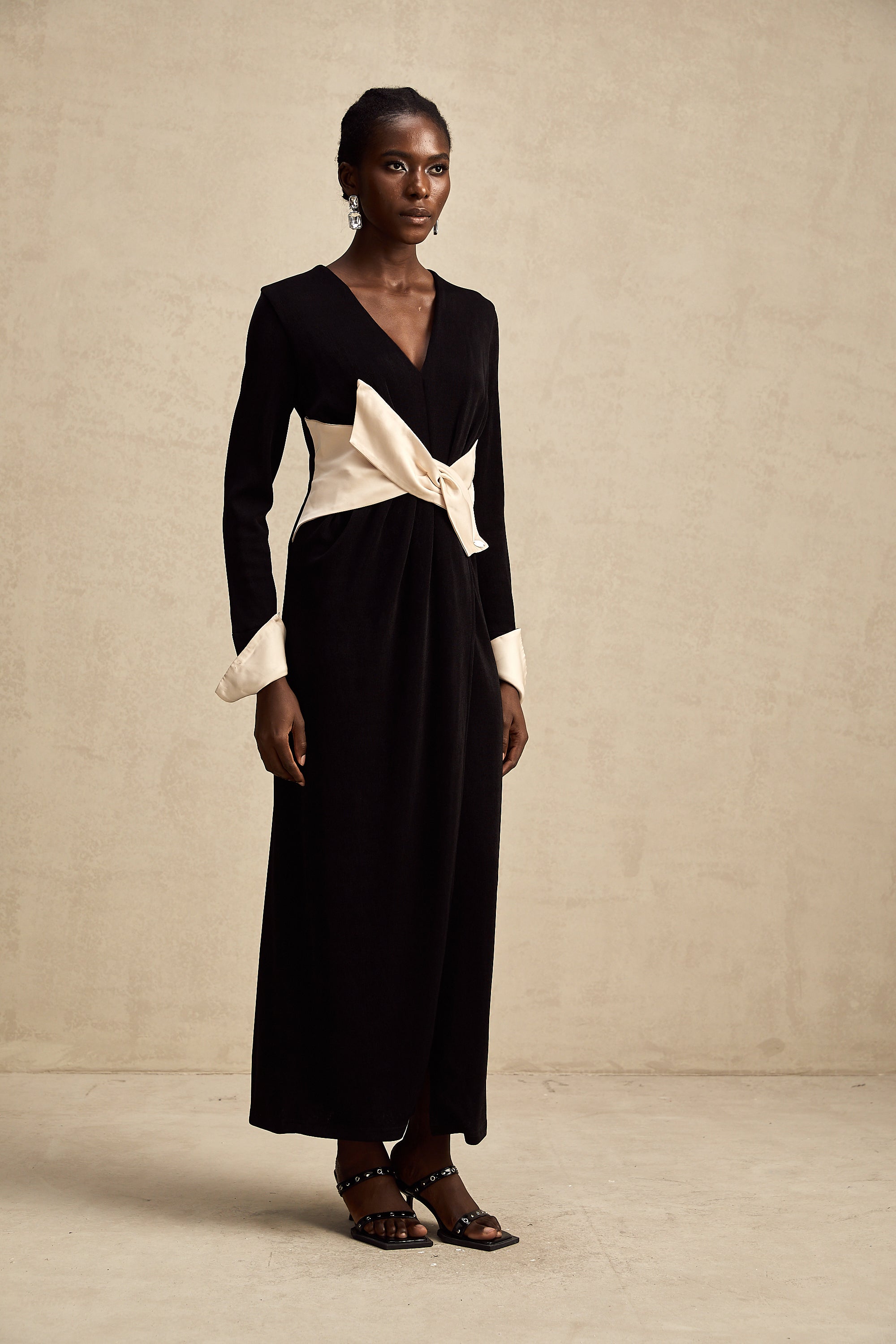 Karine contrast-color bowknot v-neck maxi dress