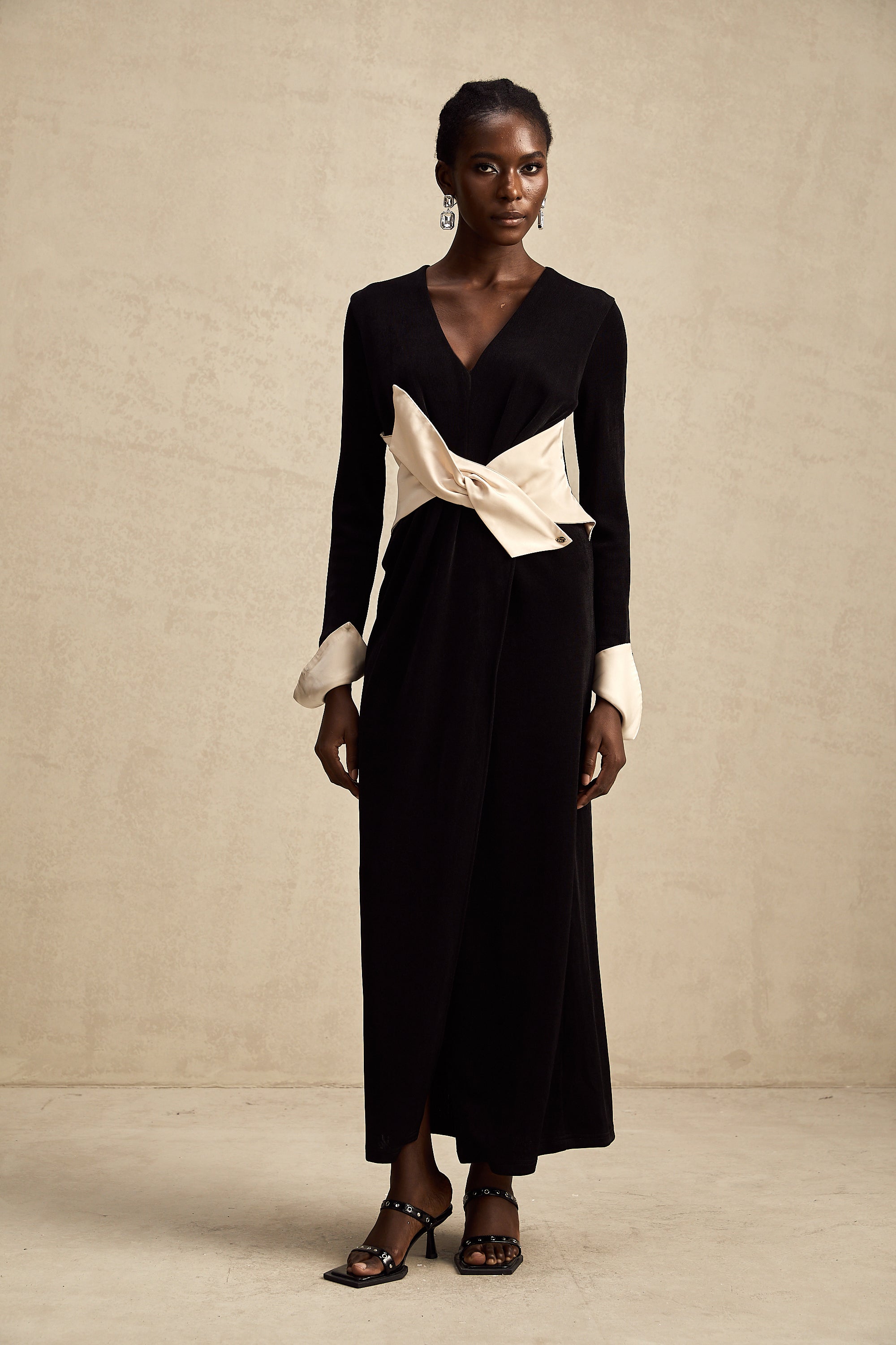 Karine contrast-color bowknot v-neck maxi dress