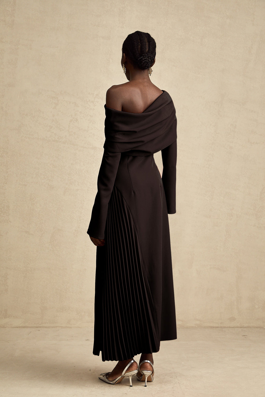 Valentine high-slit pleated maxi dress in Black