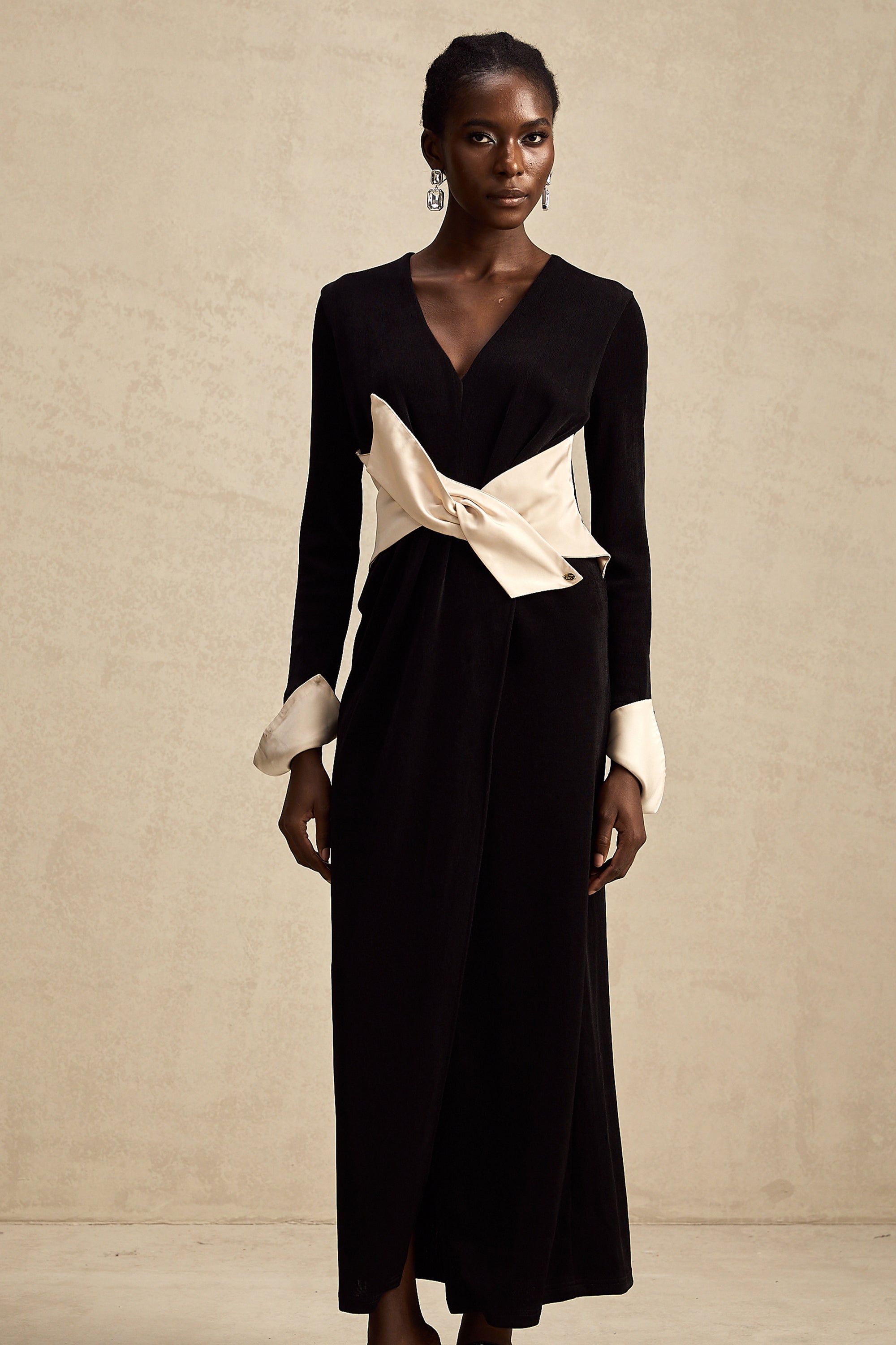 Karine contrast-color bowknot v-neck maxi dress