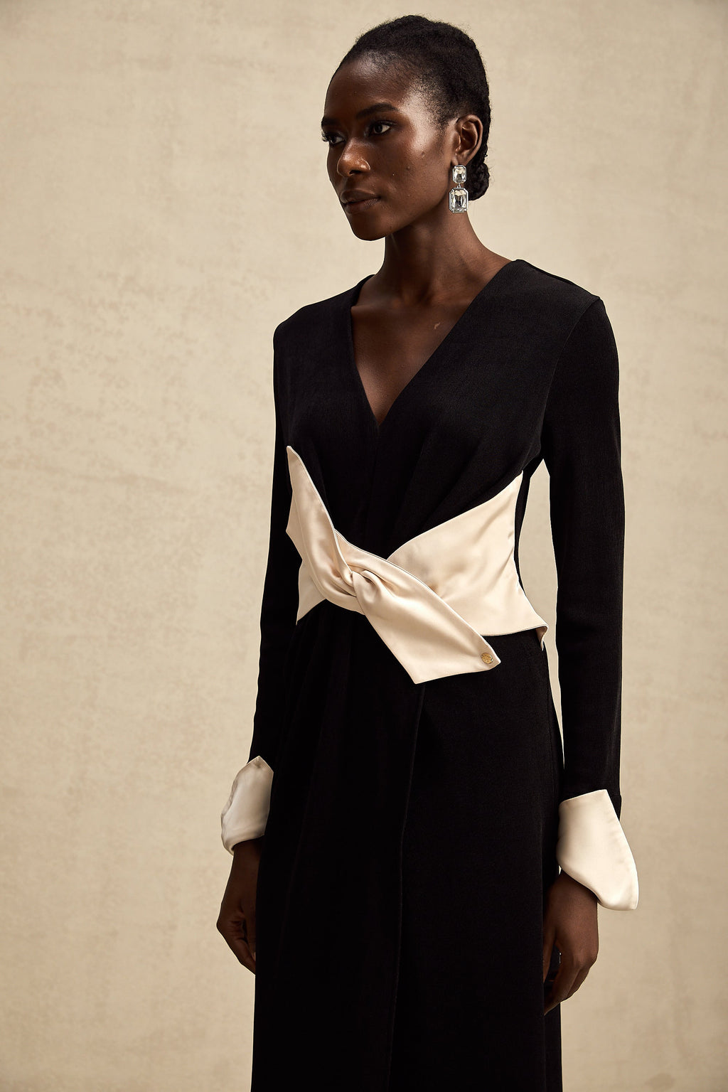 Karine contrast-color bowknot v-neck maxi dress