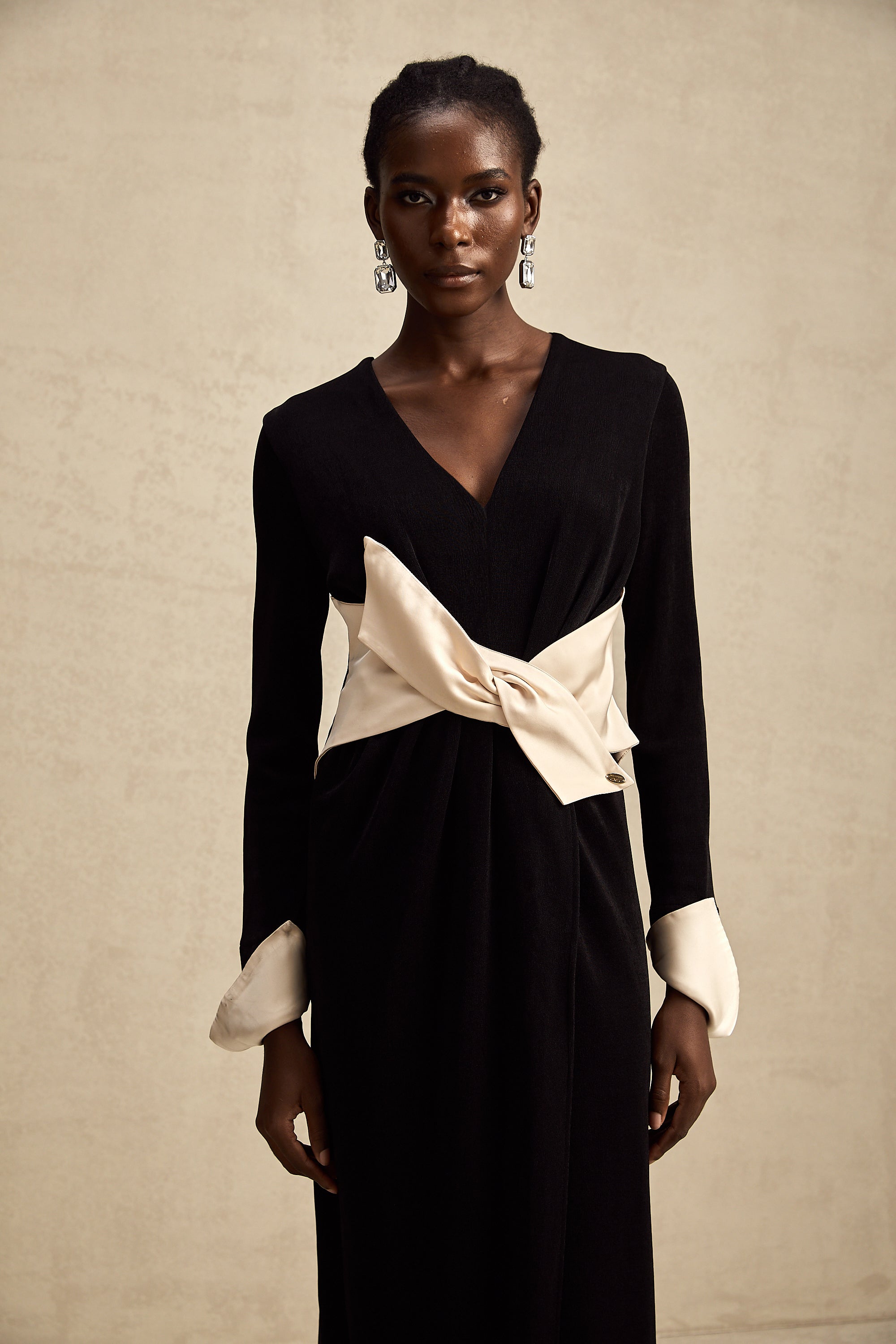 Karine contrast-color bowknot v-neck maxi dress