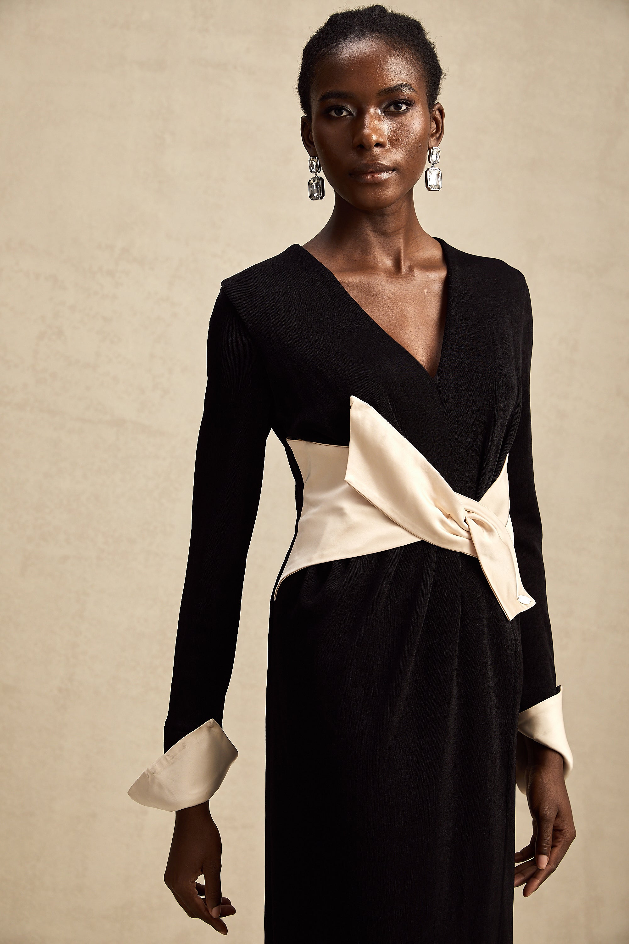 Karine contrast-color bowknot v-neck maxi dress