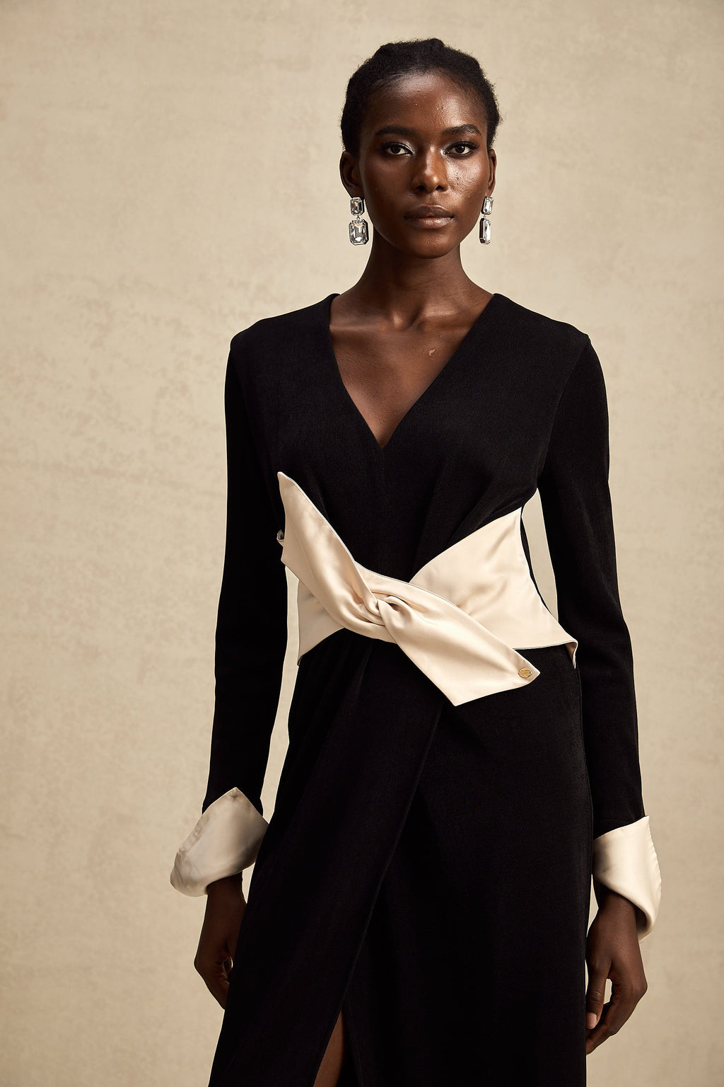 Karine contrast-color bowknot v-neck maxi dress