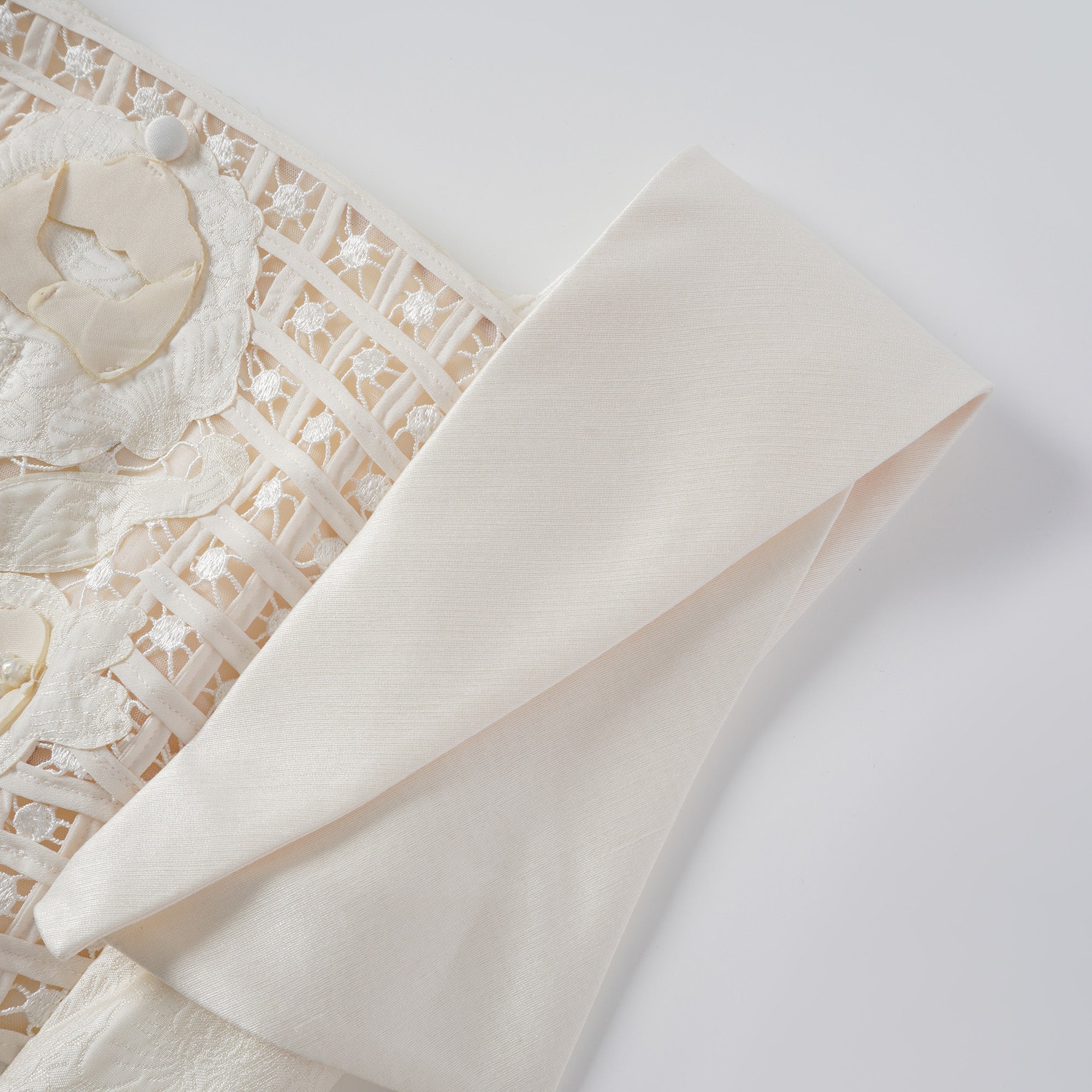 Léa Vit Blommig applikation Virkad Miniklänning