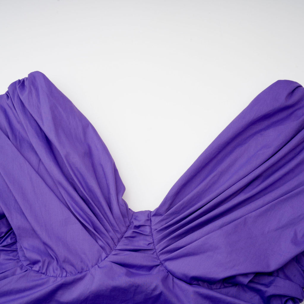 Apolline lila off-shoulder miniklänning med rynkor 