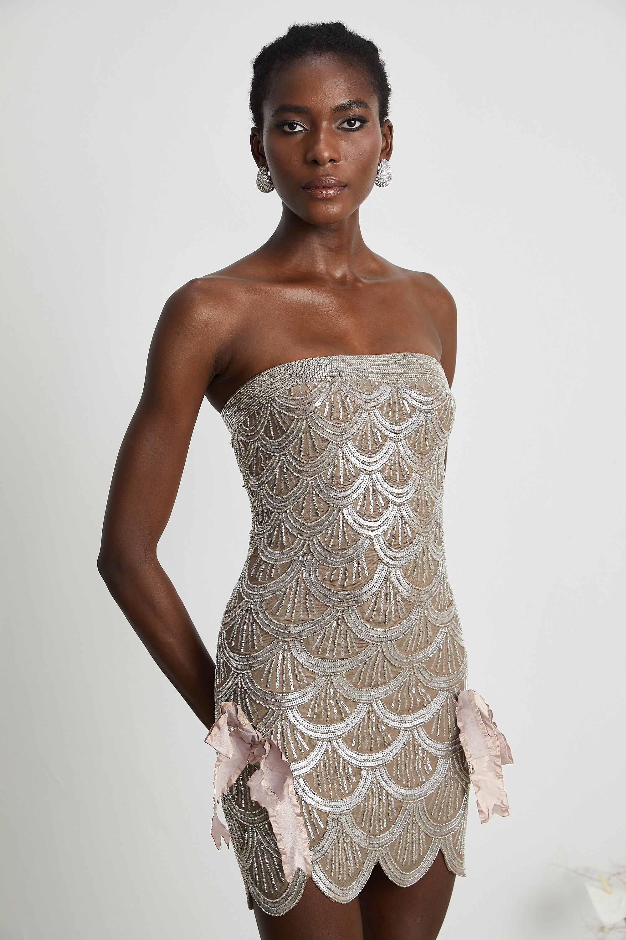 Robe mini Astrid marron ornée