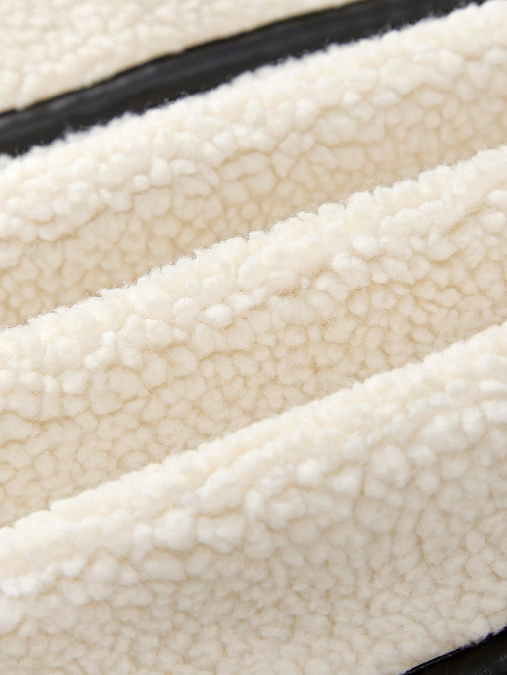 Chrissa | Konstteddykappa med dragkedja och spänne