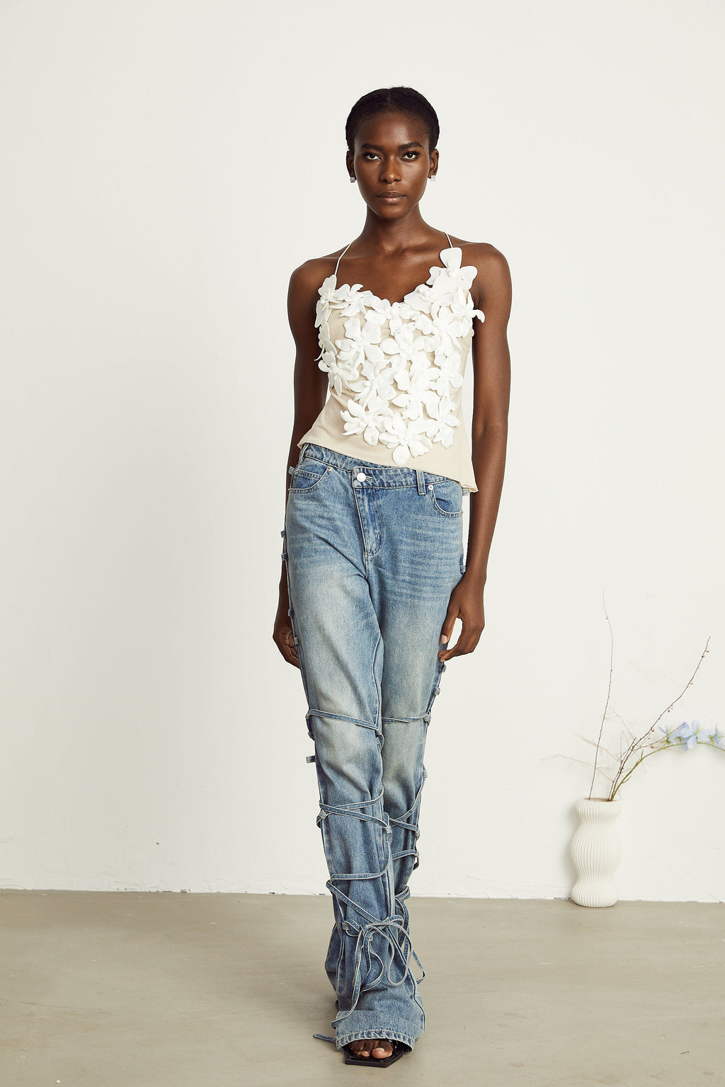 Géraldine jeans med remdetaljer