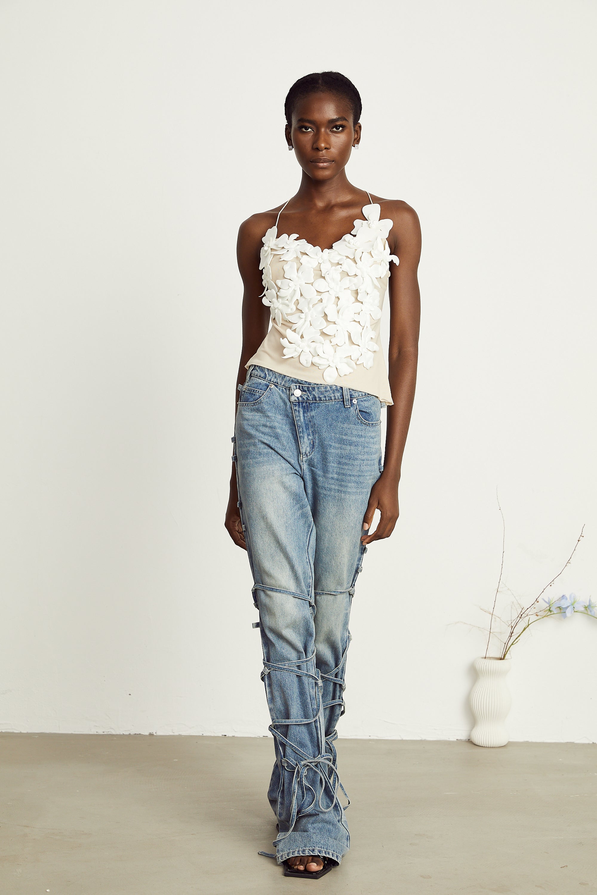 Géraldine jeans med remdetaljer