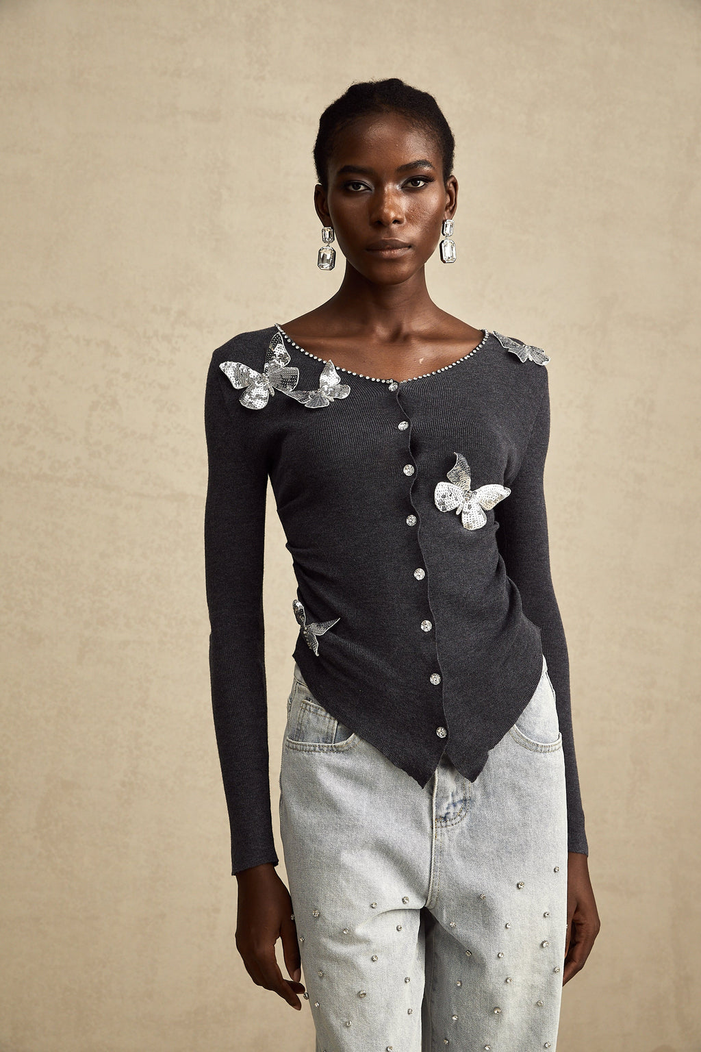 Anastasie grå paljettkofta med fjärilsmotiv