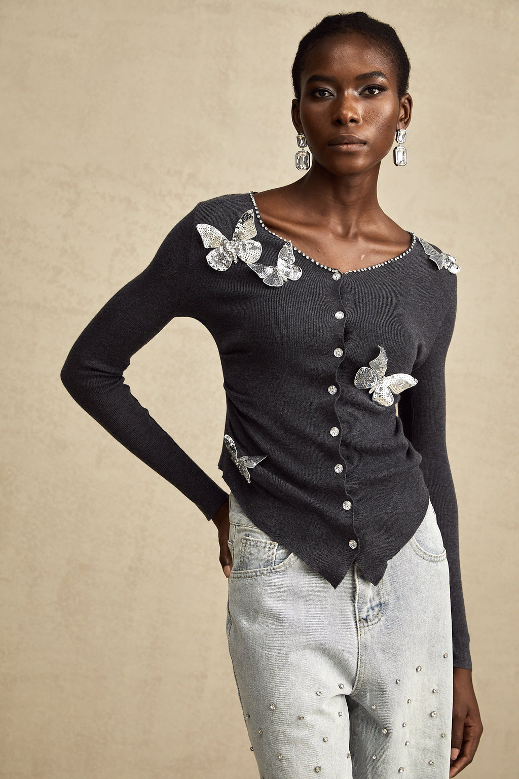 Anastasie grå paljettkofta med fjärilsmotiv