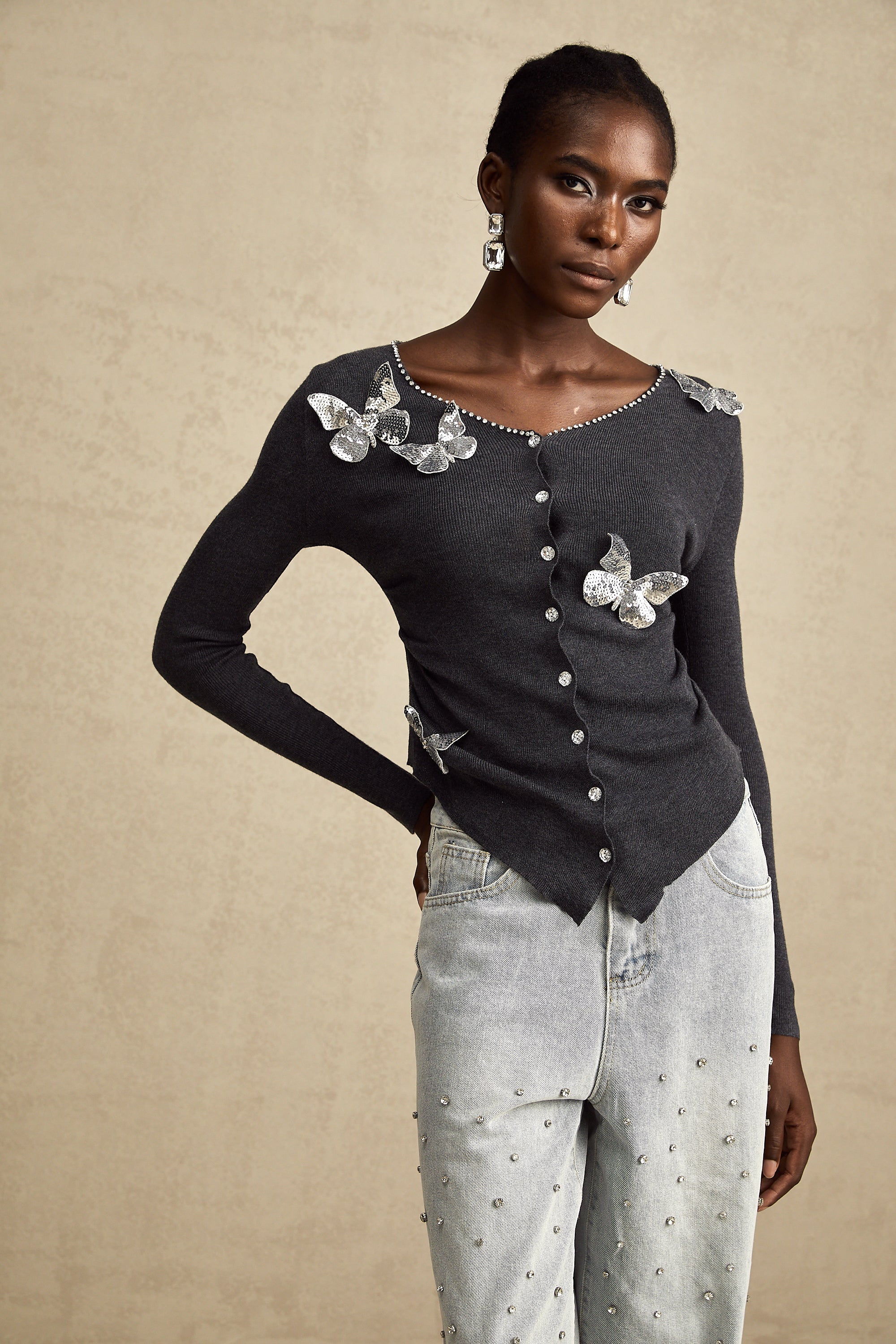 Anastasie grå paljettkofta med fjärilsmotiv