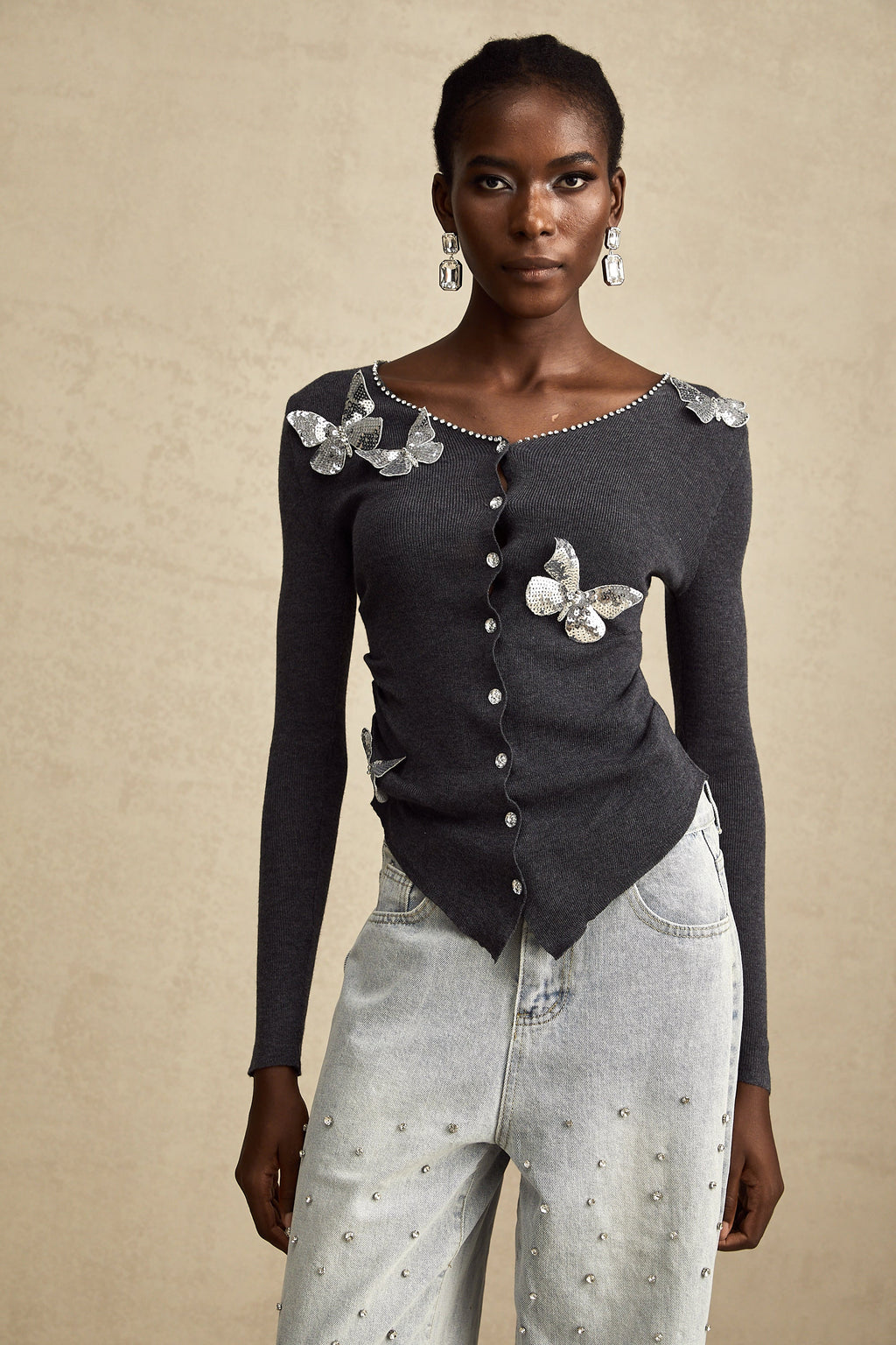 Anastasie grå paljettkofta med fjärilsmotiv