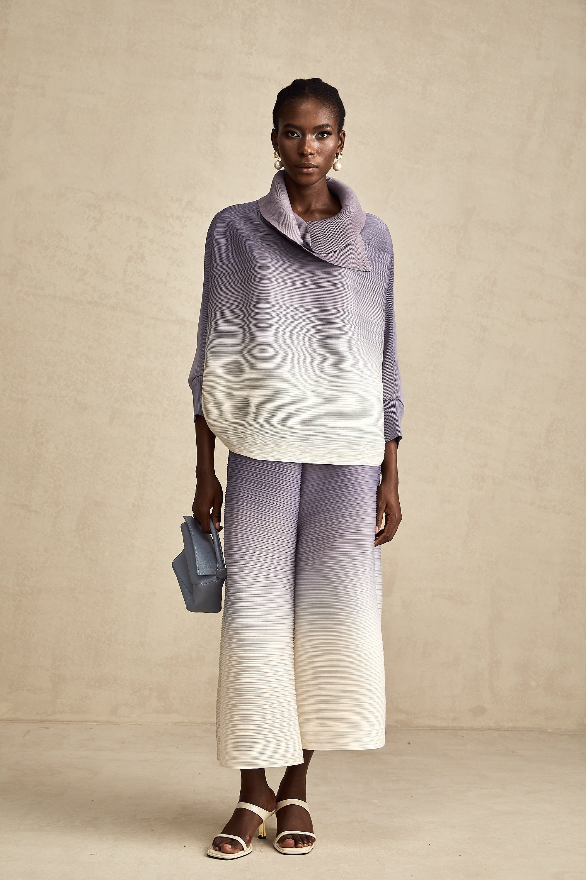 Agathe lila, gradientfärgad, rynkig blus och byxor i matchande set