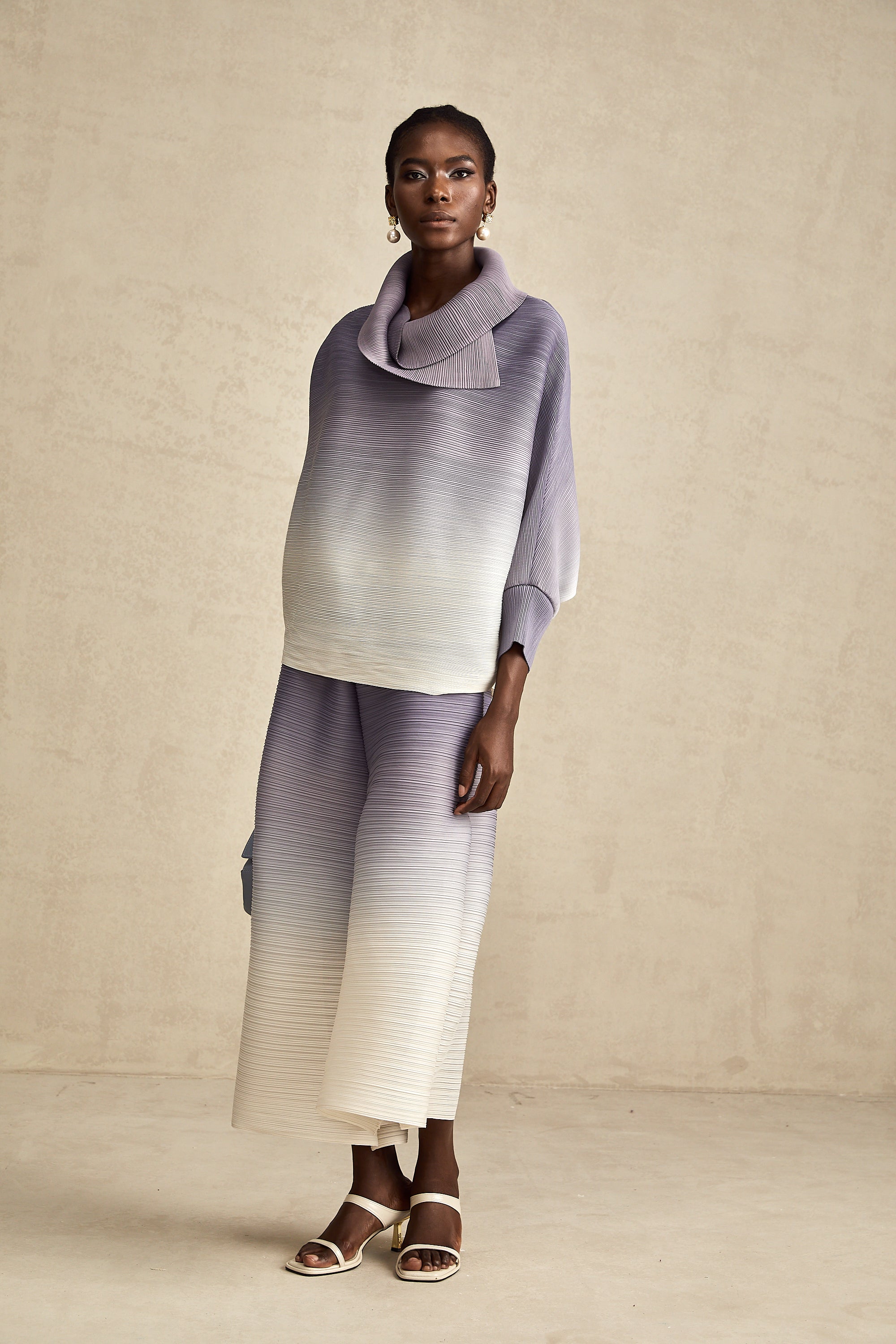 Agathe lila, gradientfärgad, rynkig blus och byxor i matchande set