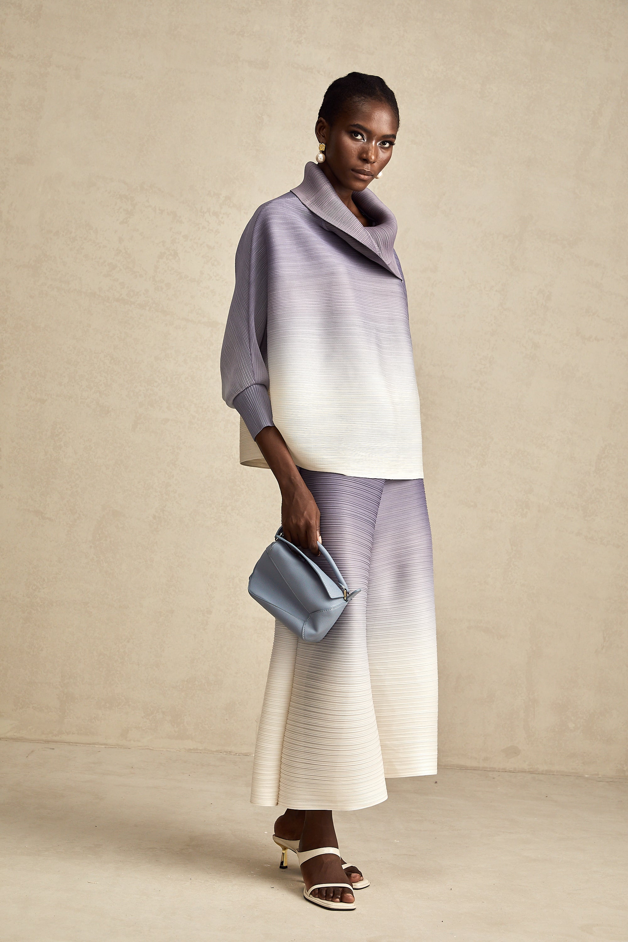 Agathe lila, gradientfärgad, rynkig blus och byxor i matchande set