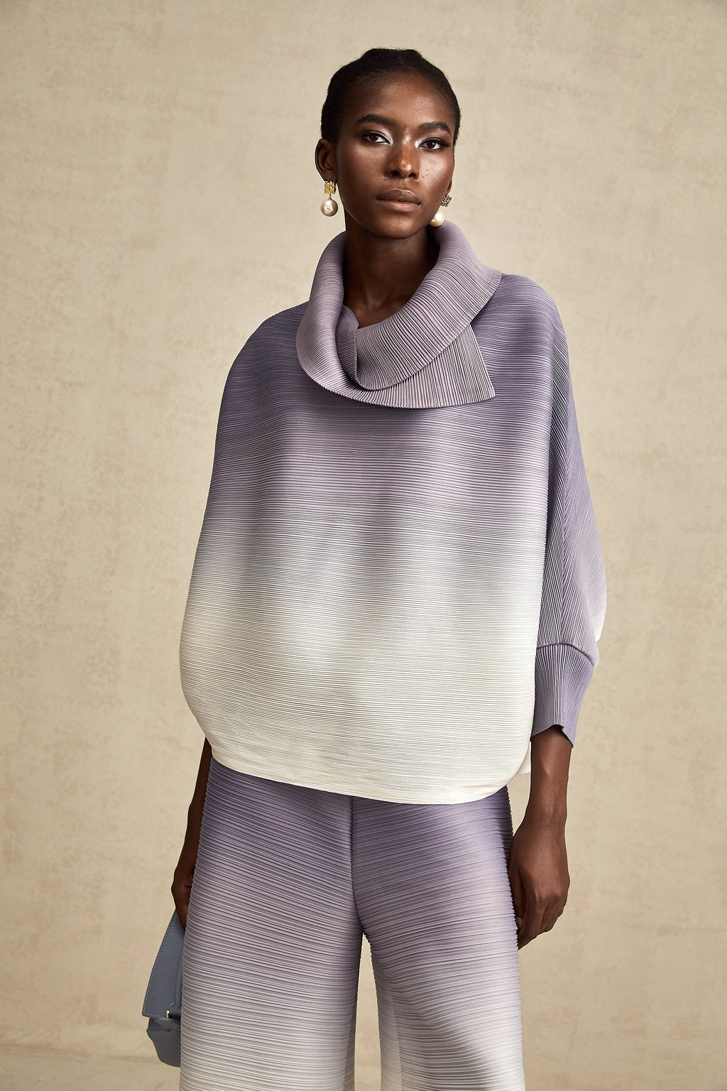 Agathe lila, gradientfärgad, rynkig blus och byxor i matchande set