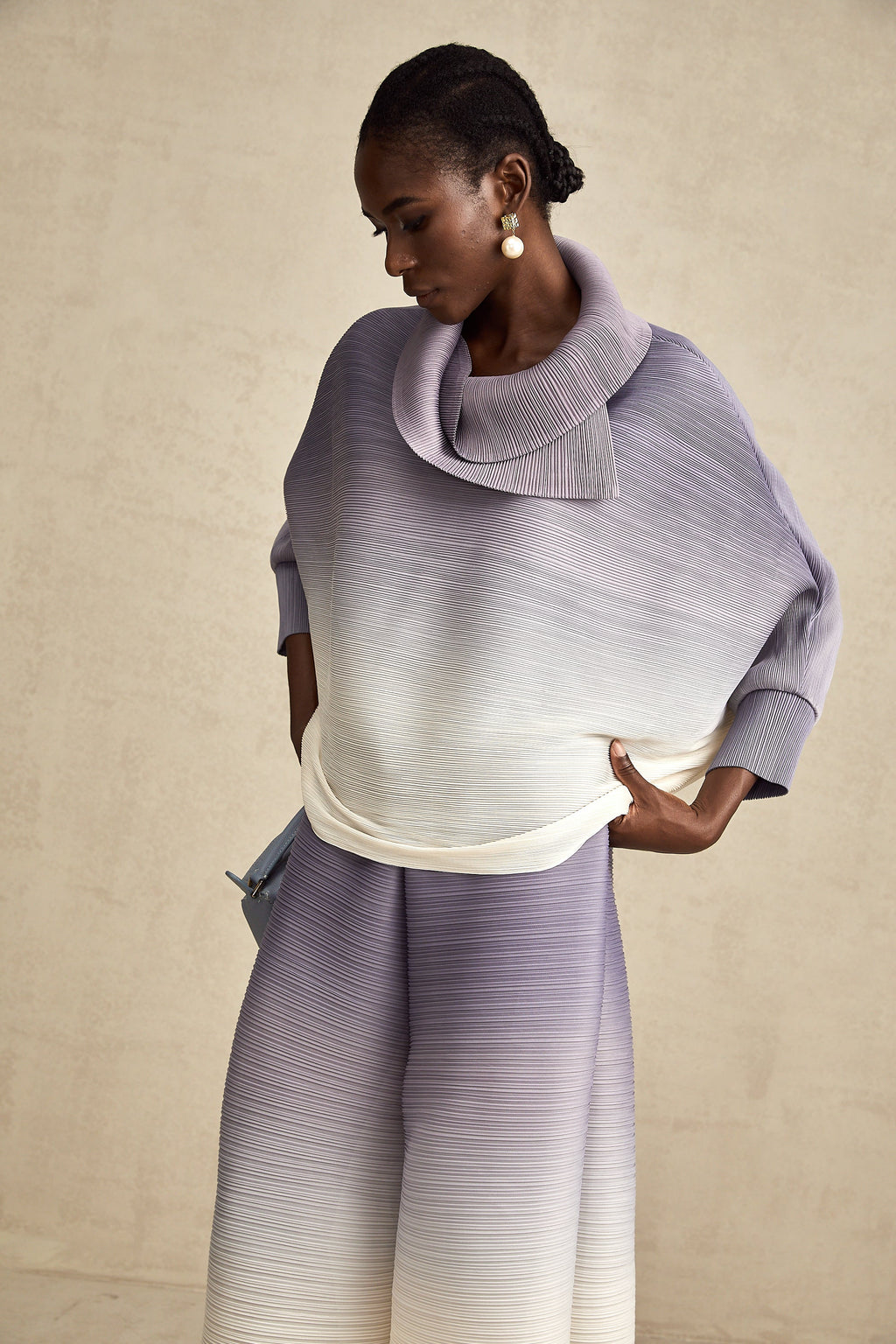 Agathe lila, gradientfärgad, rynkig blus och byxor i matchande set