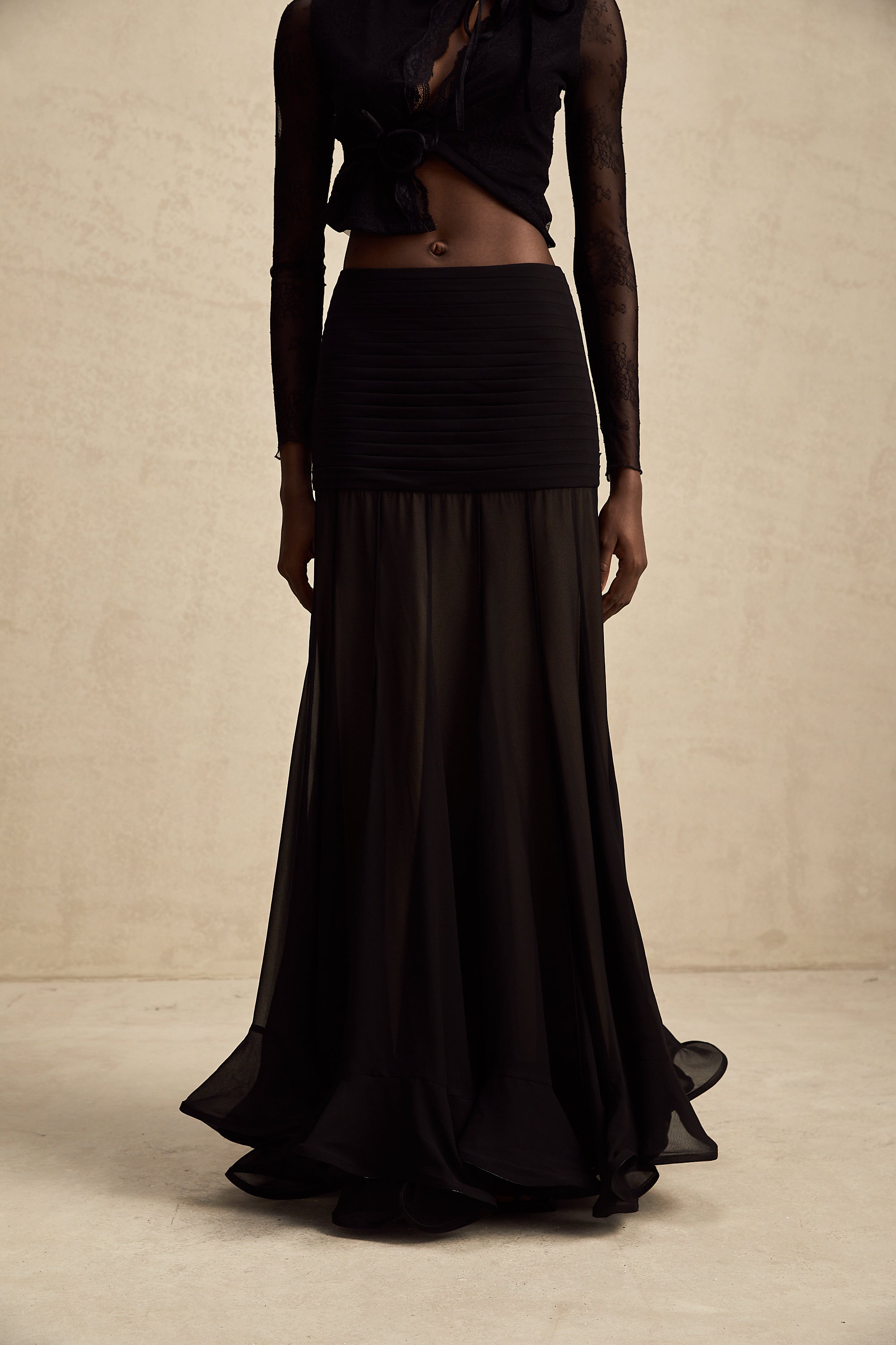 Jacqueline rayon plisserad tyllmaxikjol med volang