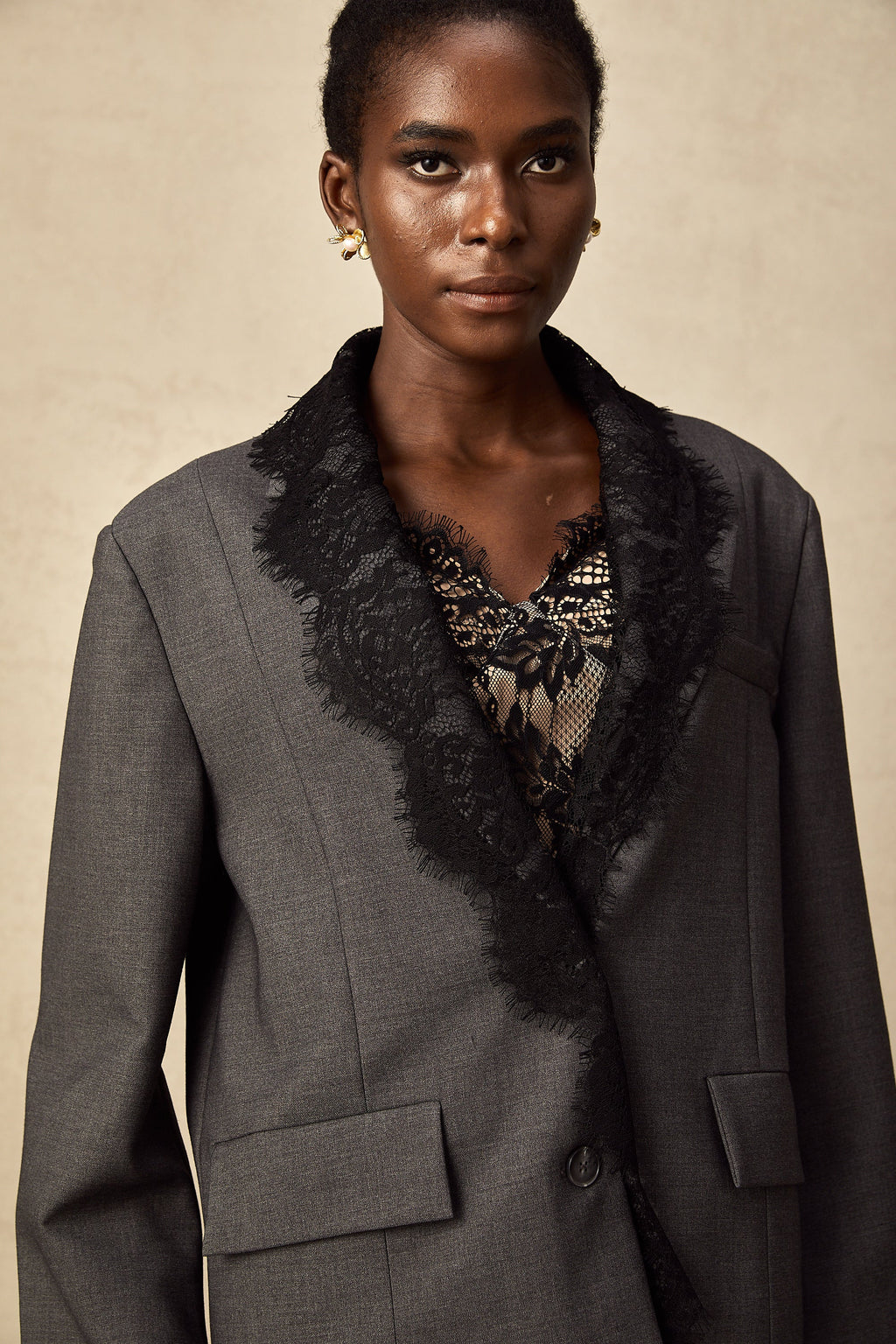 Dianthe grå kavaj med spetspaneler