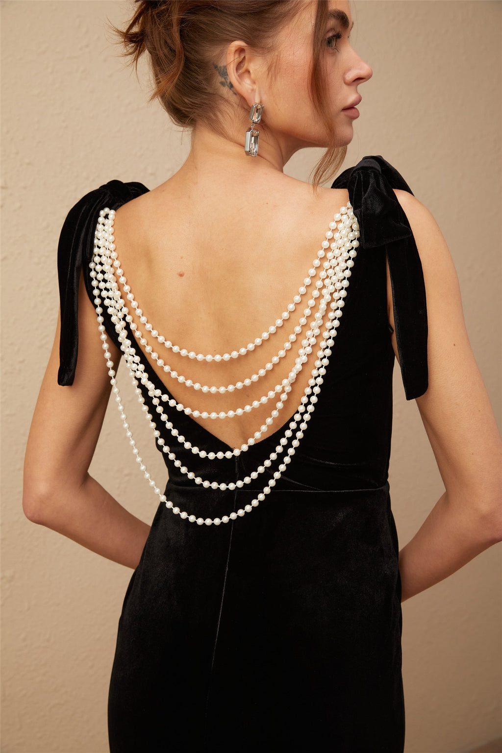 Robe longue Audrey en velours ornée dos nu