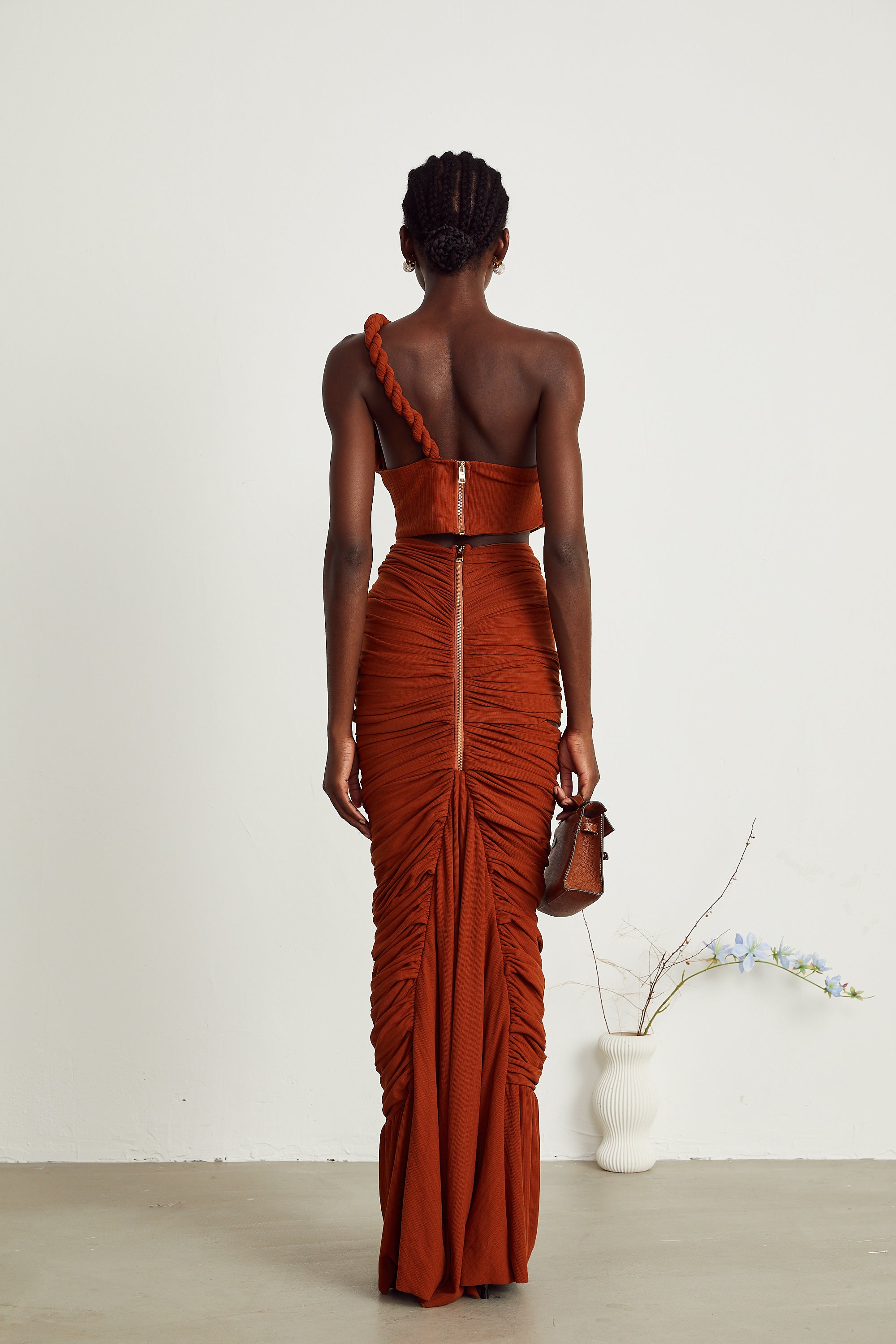 Célestine brunt matchande set med vriden utskuren topp och kjol