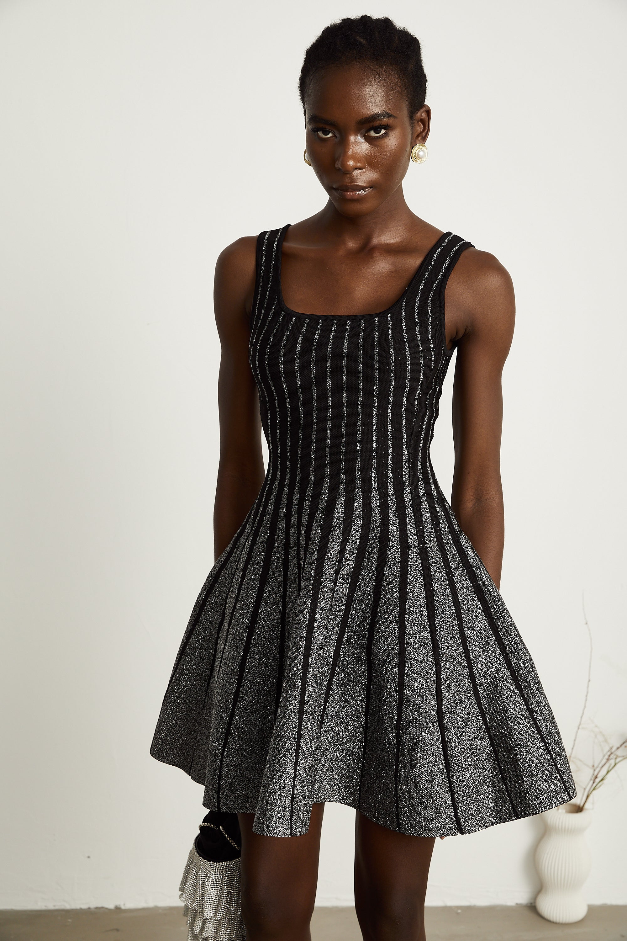 Anouk svart glittrig utsvängd miniklänning