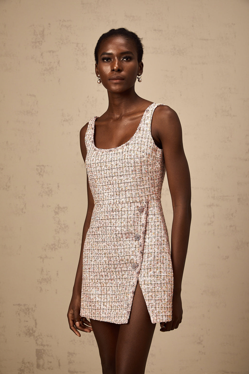 Aoife rosa utsmyckad tweed miniklänning 