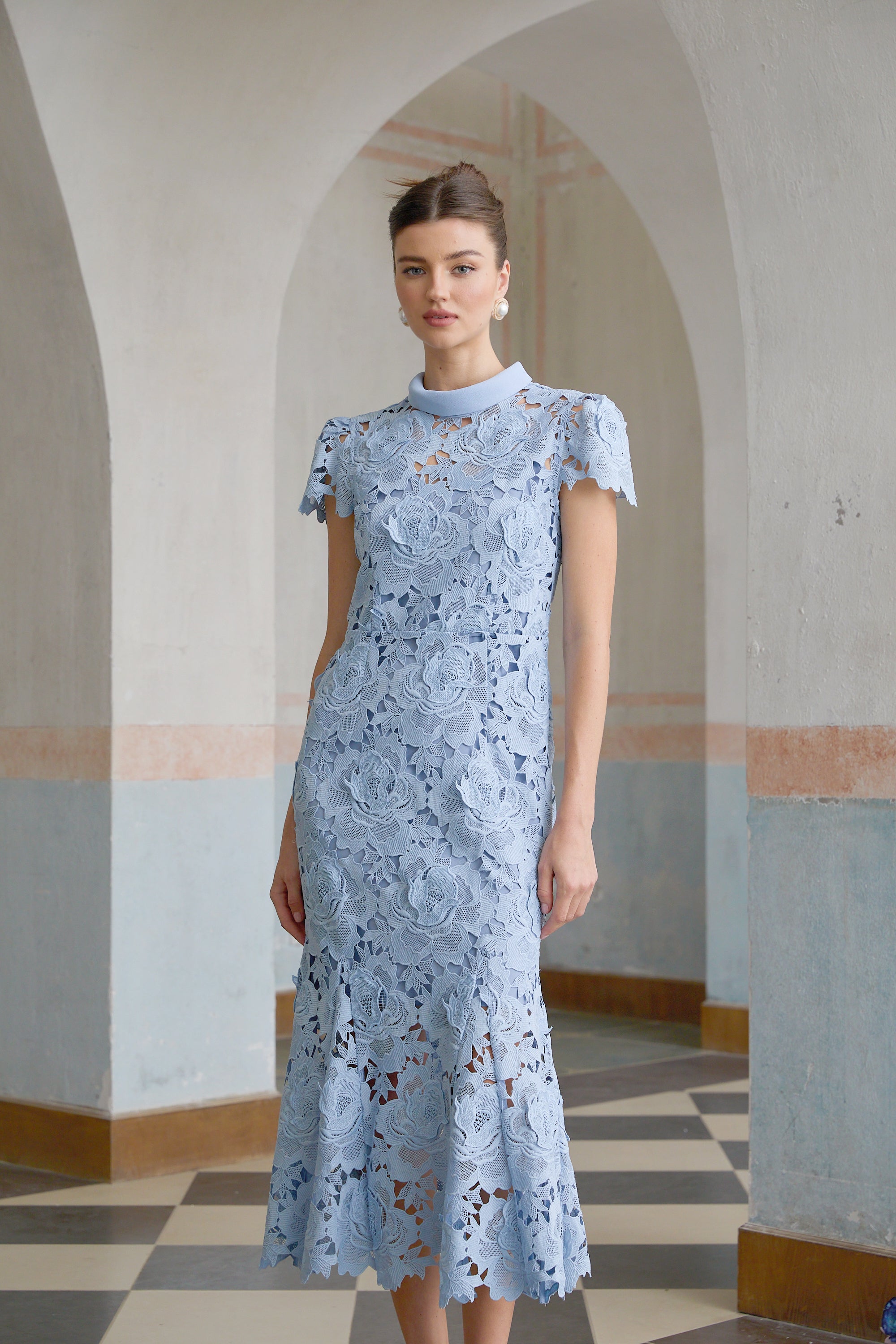 Aurore blå blommig applikation spets midiklänning 