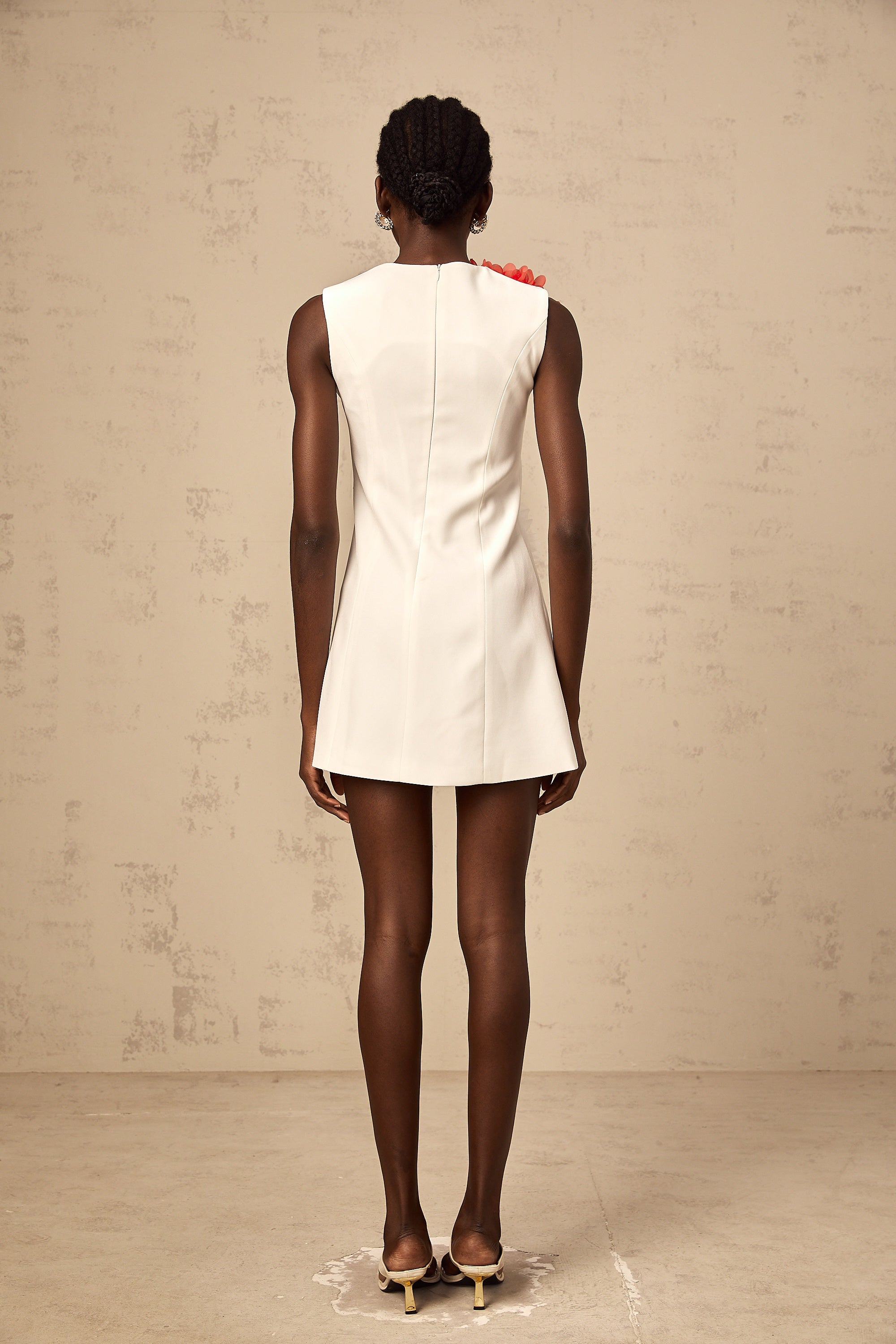 Véronique white 3d-petal sleeveless mini dress