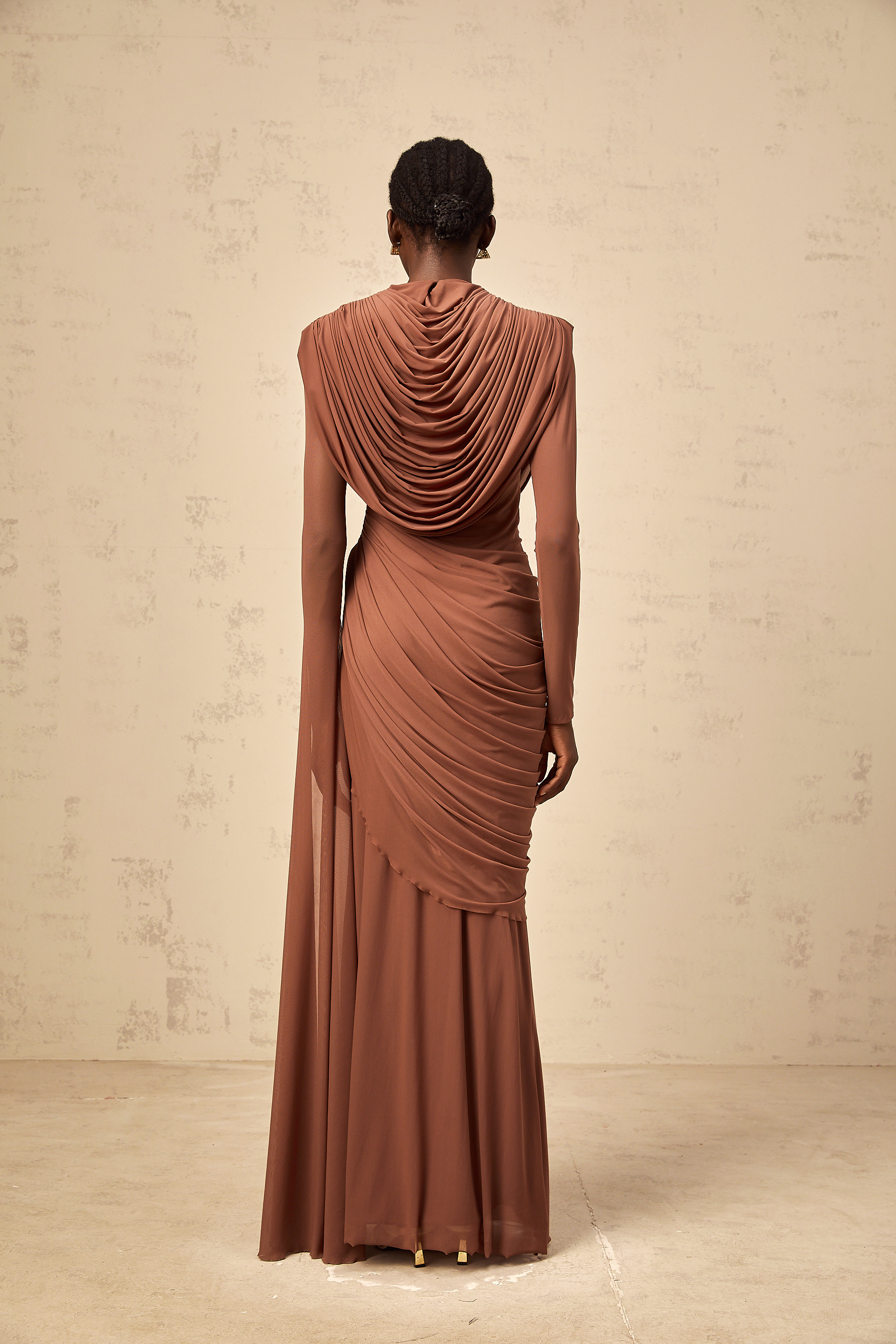 Danaé Brun Draperad Maxiklänning med Rynkad Effekt