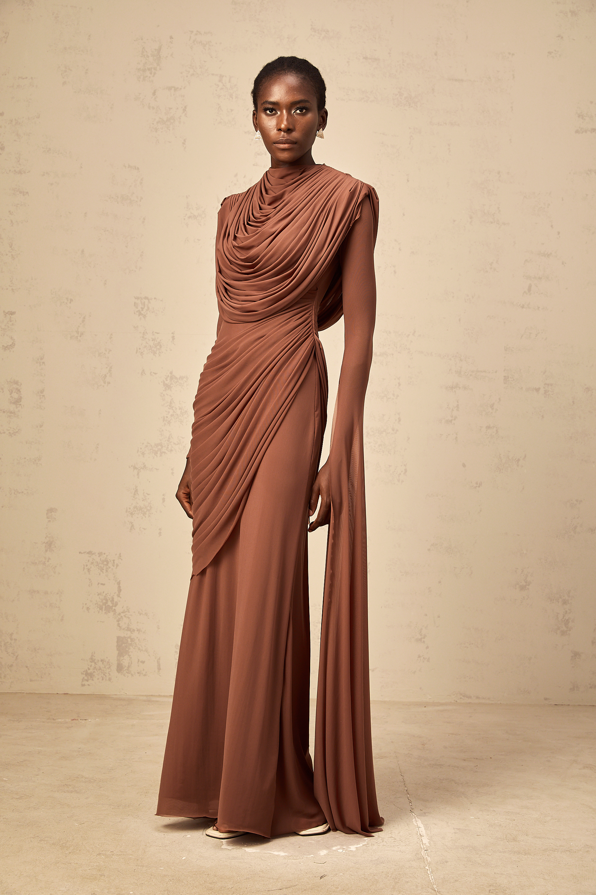 Danaé Brun Draperad Maxiklänning med Rynkad Effekt