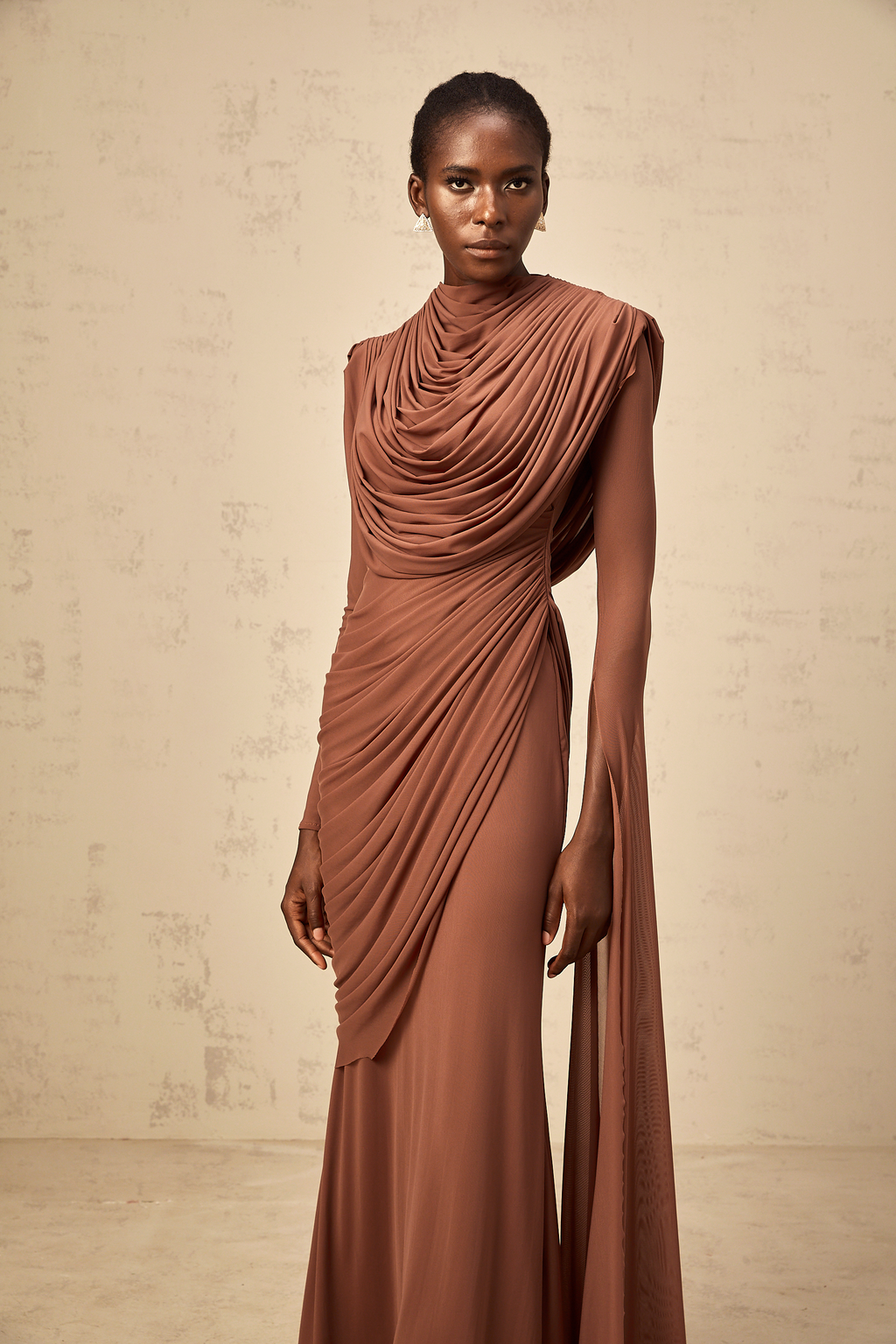 Danaé Brun Draperad Maxiklänning med Rynkad Effekt