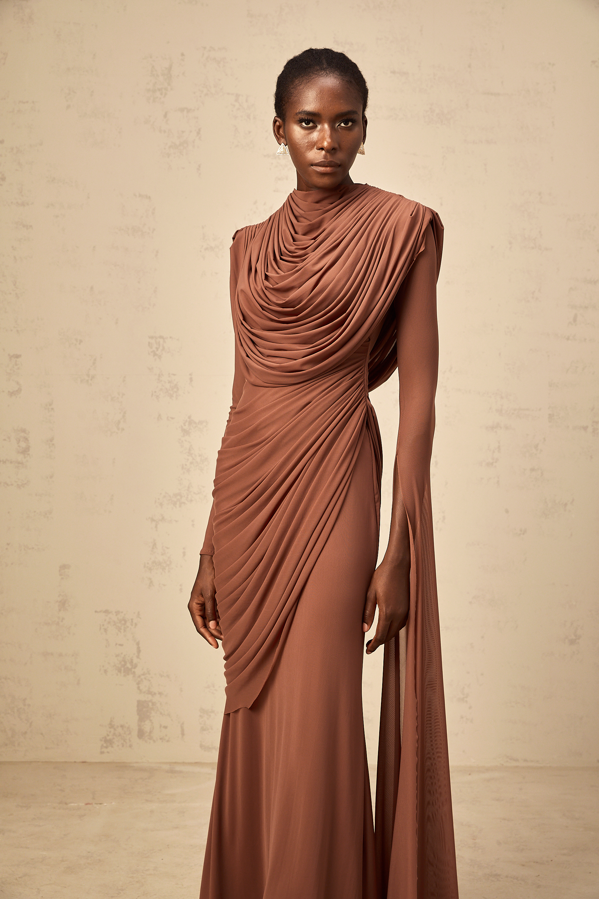 Danaé Brun Draperad Maxiklänning med Rynkad Effekt