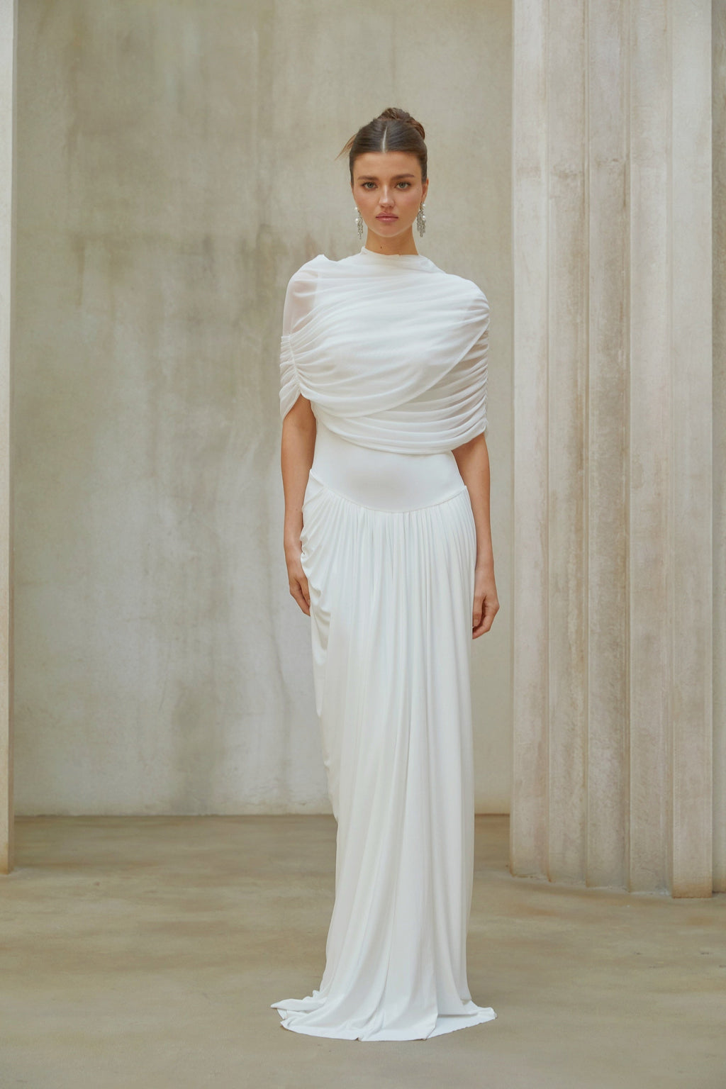 Catherine Vit Asymmetrisk Plisserad Maxiklänning 