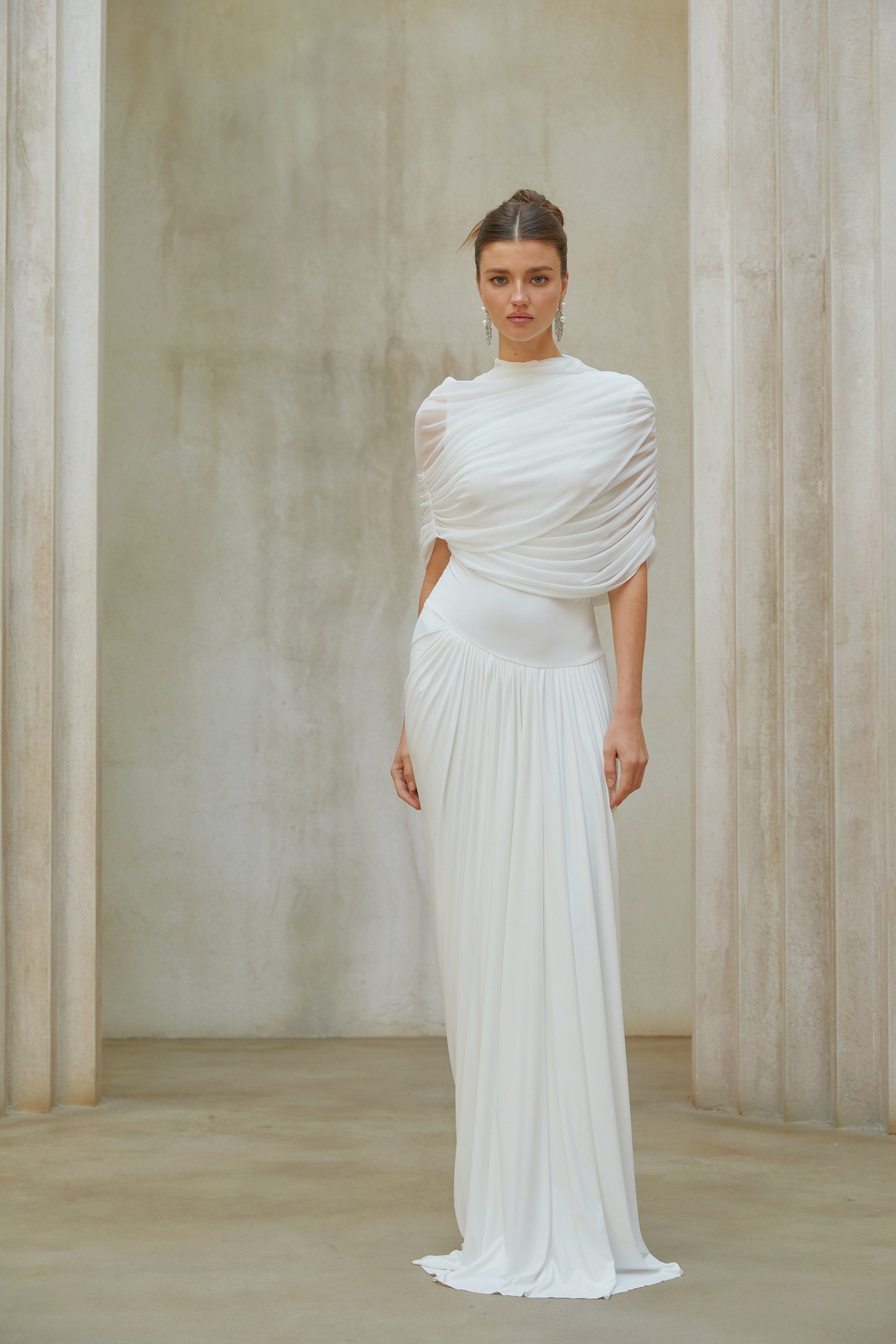 Catherine Vit Asymmetrisk Plisserad Maxiklänning 