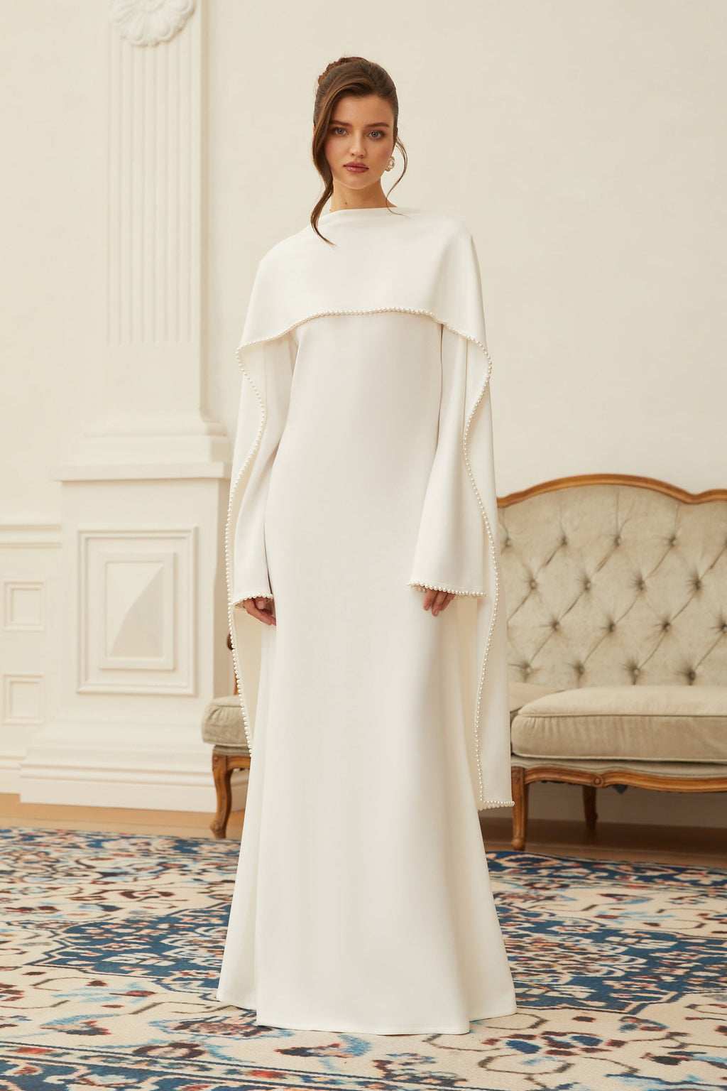 Piroska Vit Pärlkantad Maxiklänning Med Sjaldetalj