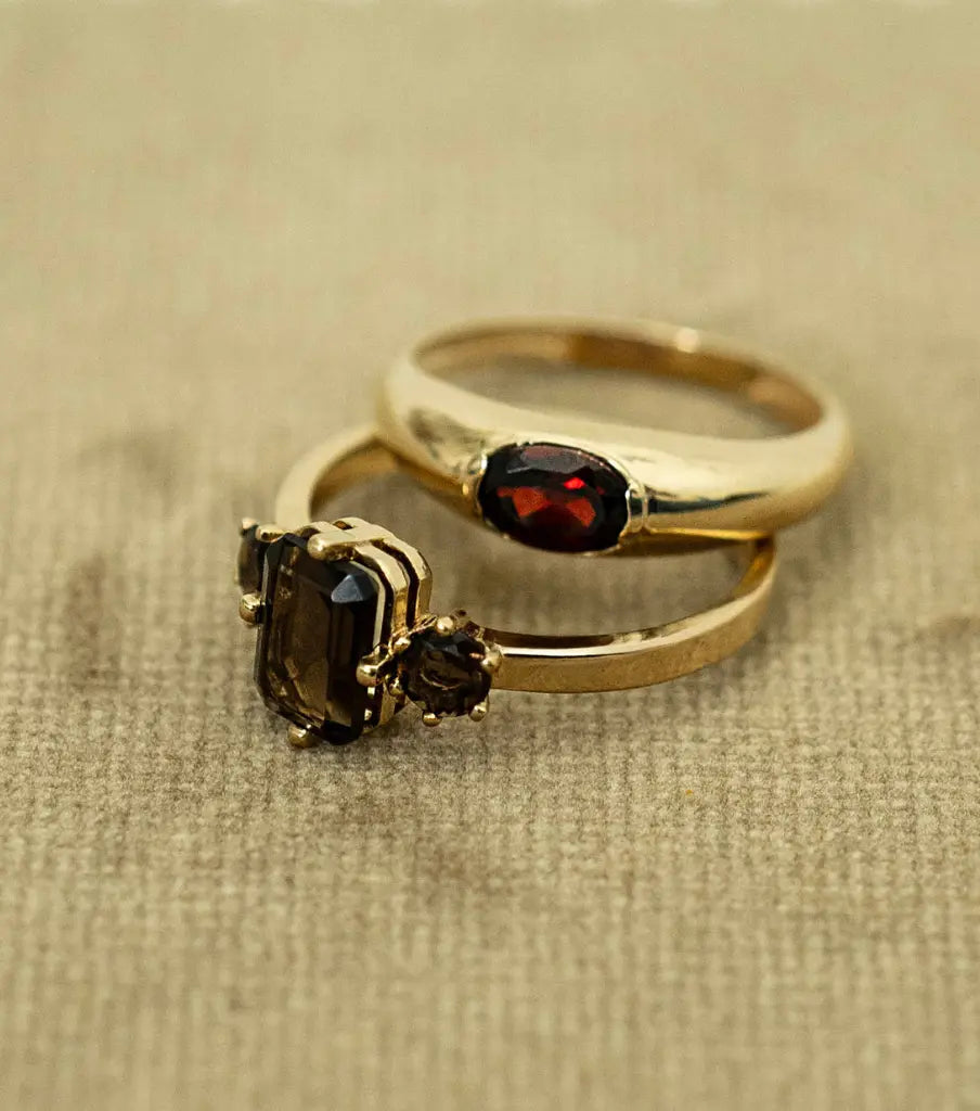 Ring 14k - deep garnet