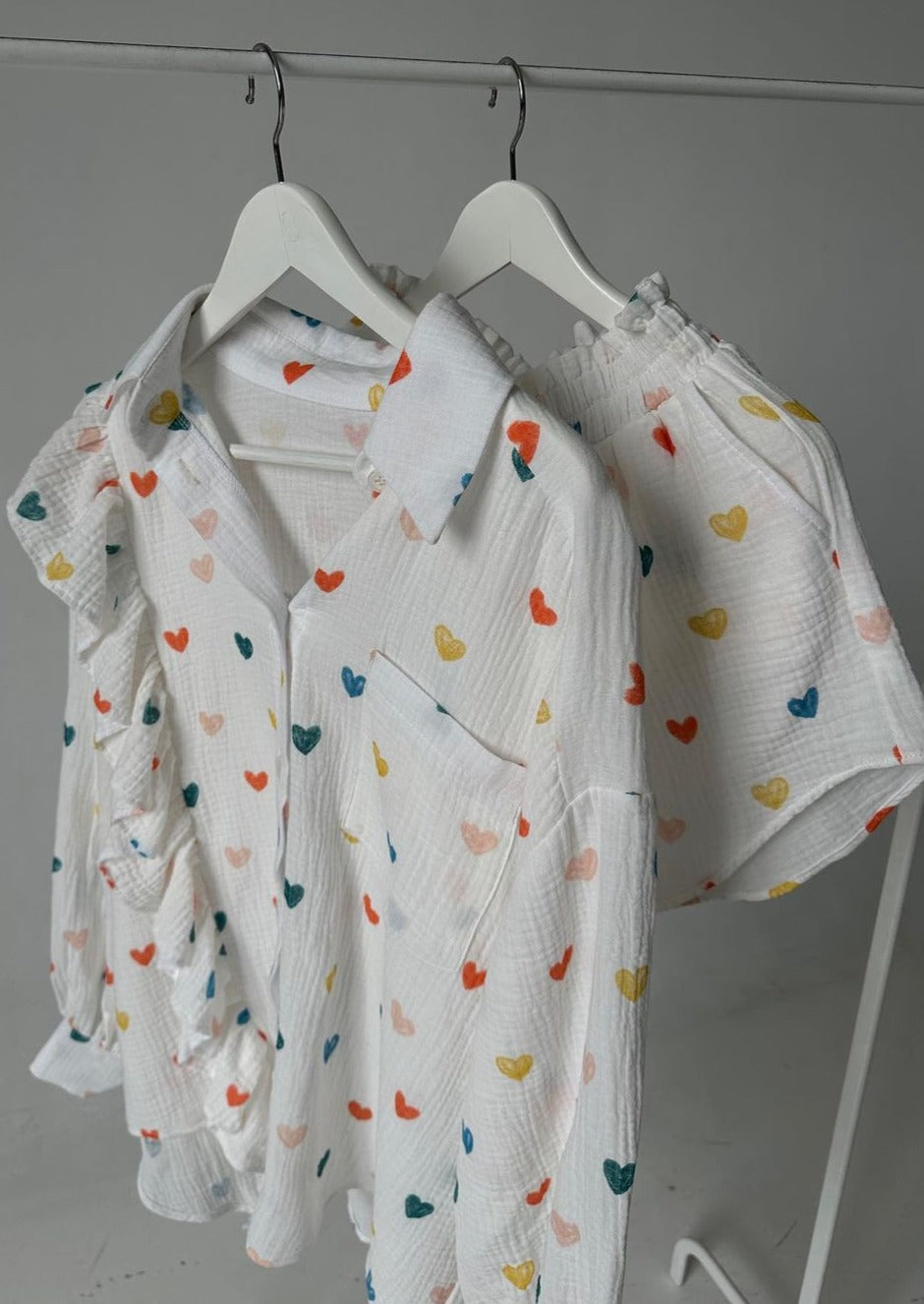 Jenika | Loungeset i bomull med hjärtmönster - Somrigt och snyggt