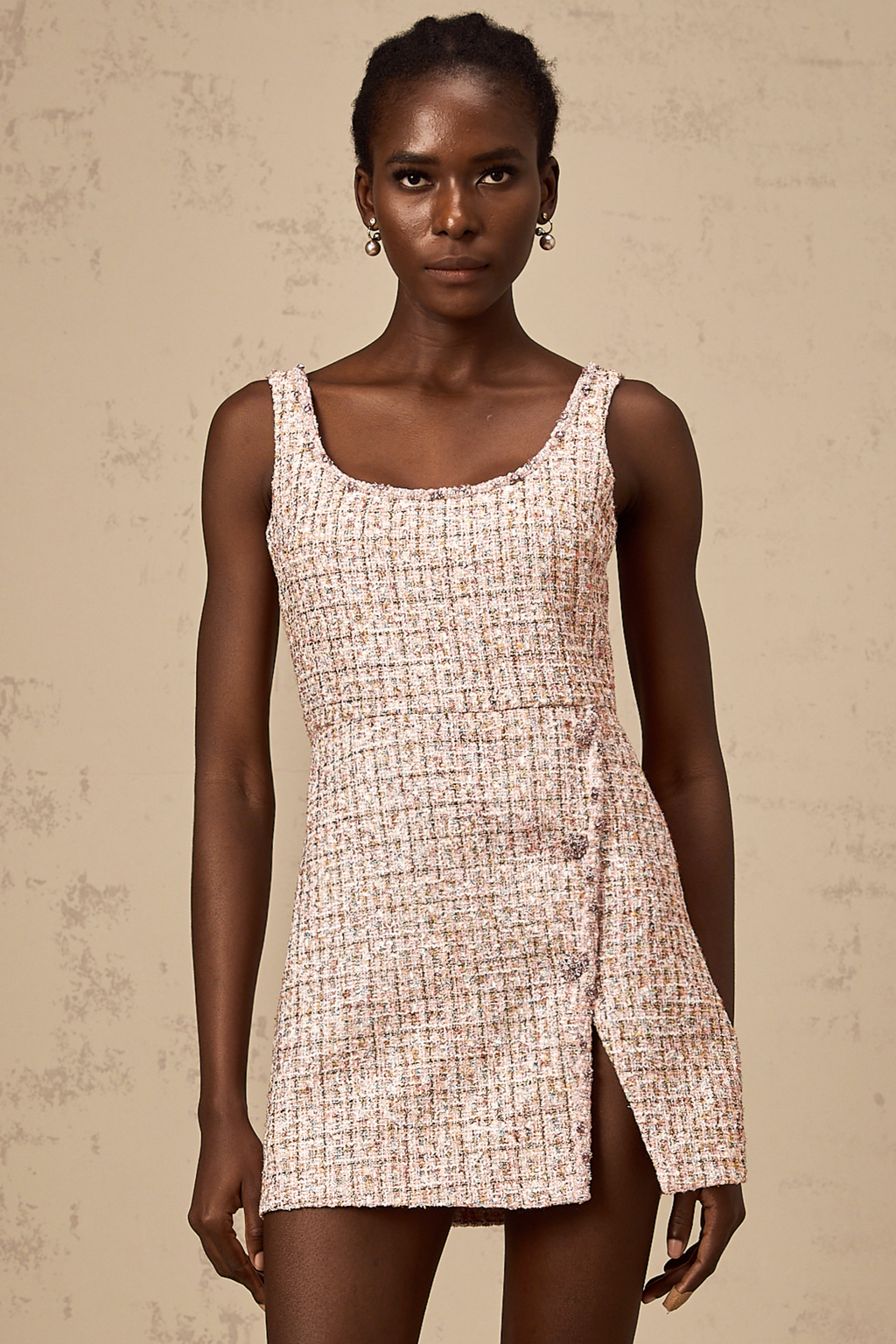 Aoife rosa utsmyckad tweed miniklänning 