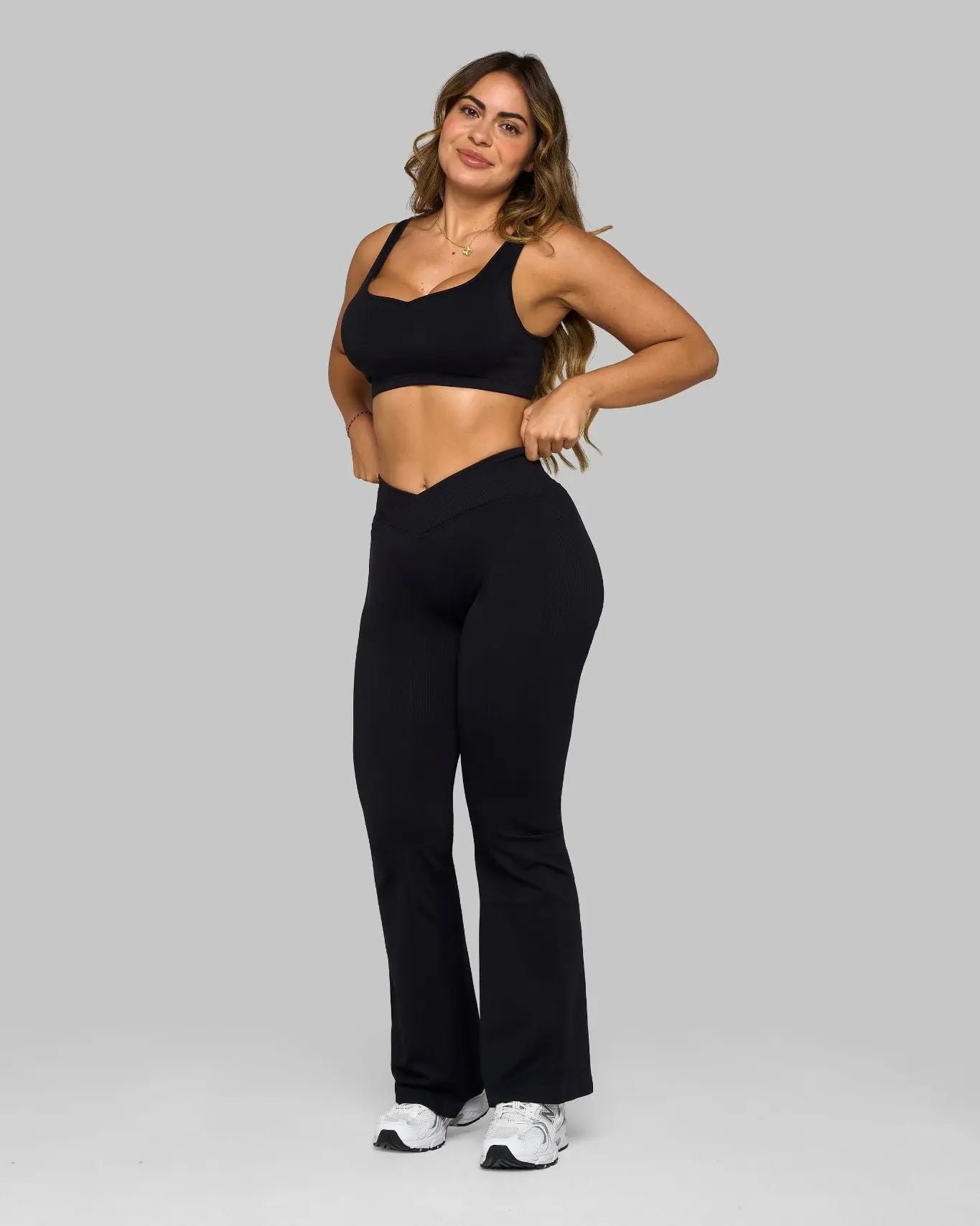Chiara V Flared Leggings | Pure Black