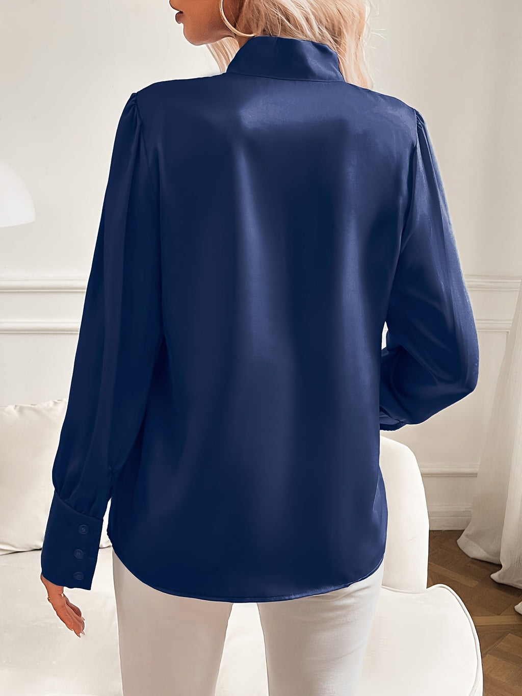 Elly | Damesblouse met Strik Hals en Elegante Mouwen