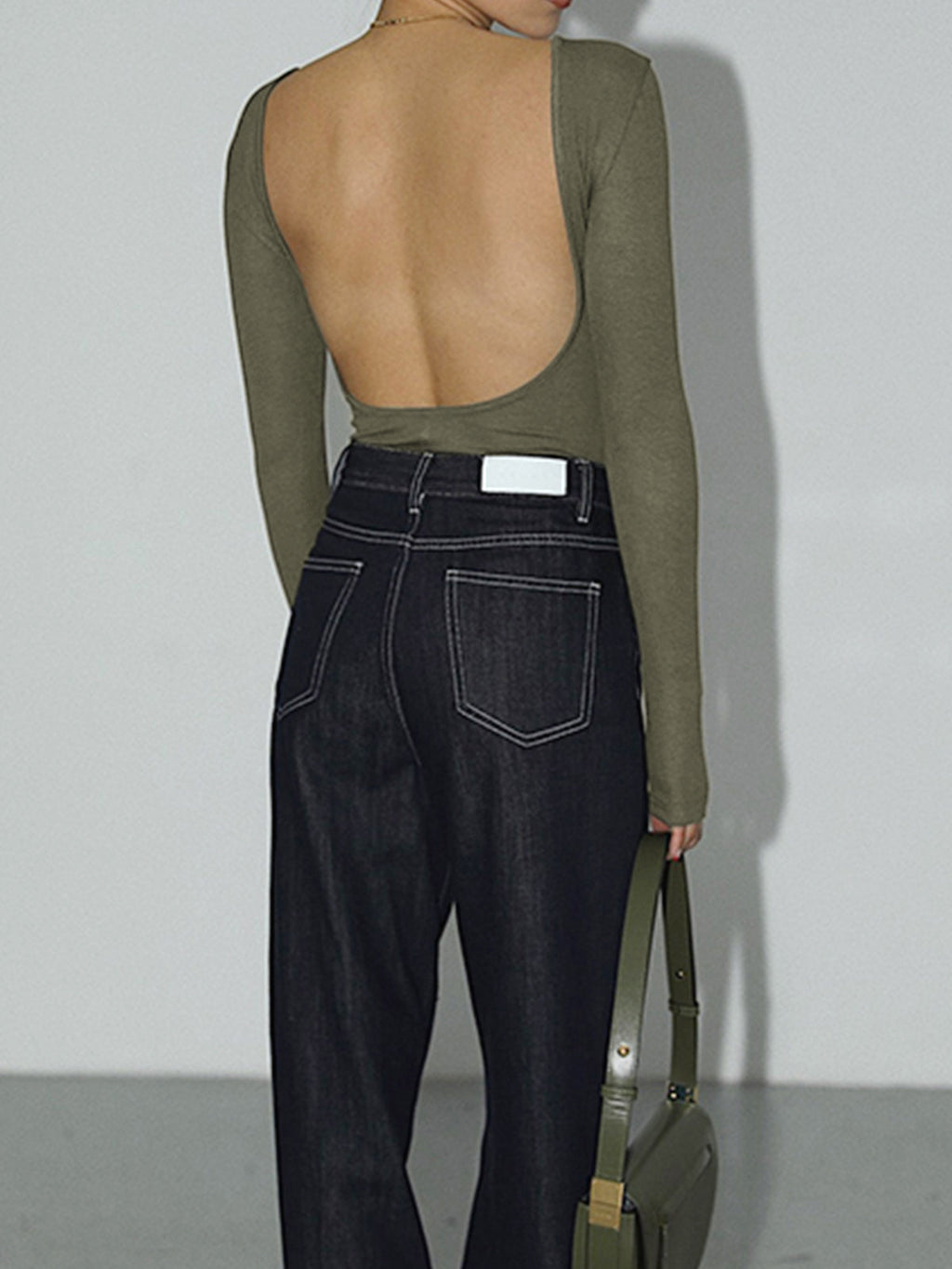 Ilayda | Slim Fit Body med Öppen Rygg 