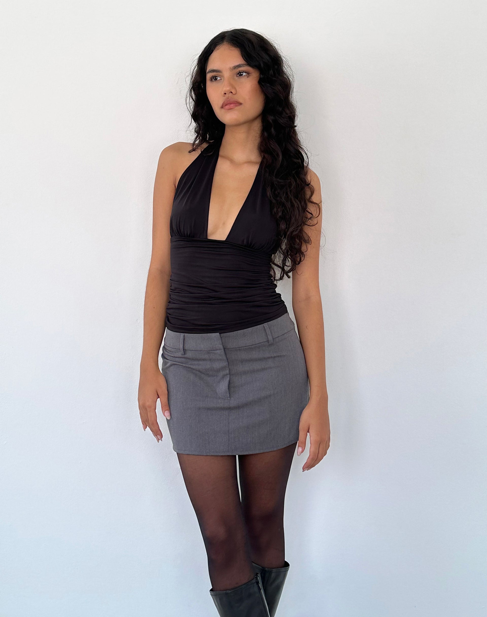 Izzy | Haltertop met Diepe V-Hals