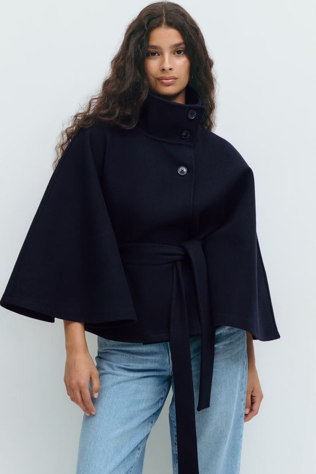 Aria | Elegante Cape Winterjas Dames - Hoge Kraag en Strik Ceintuur