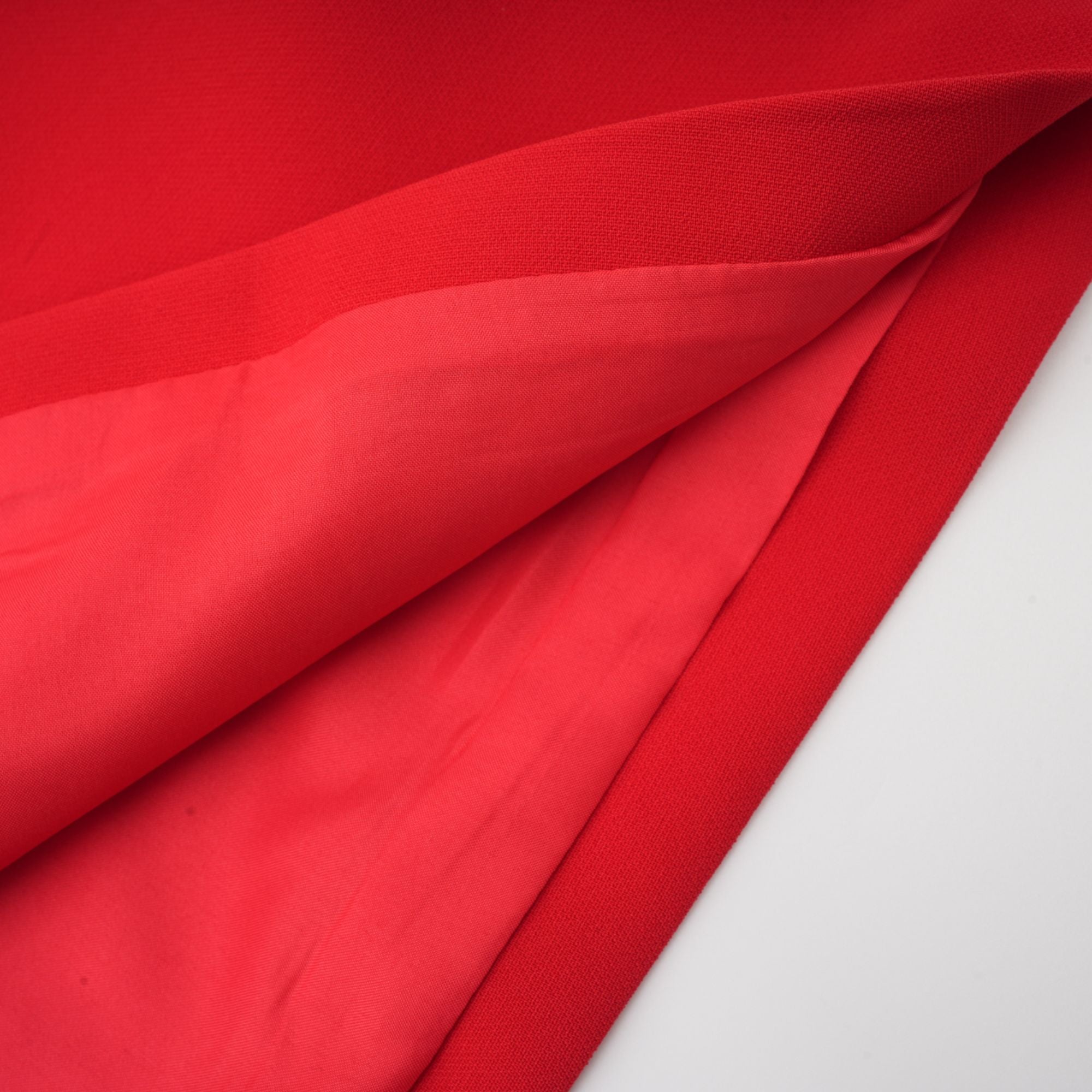 Anna röd miniklänning med utskurna ärmar och rosett