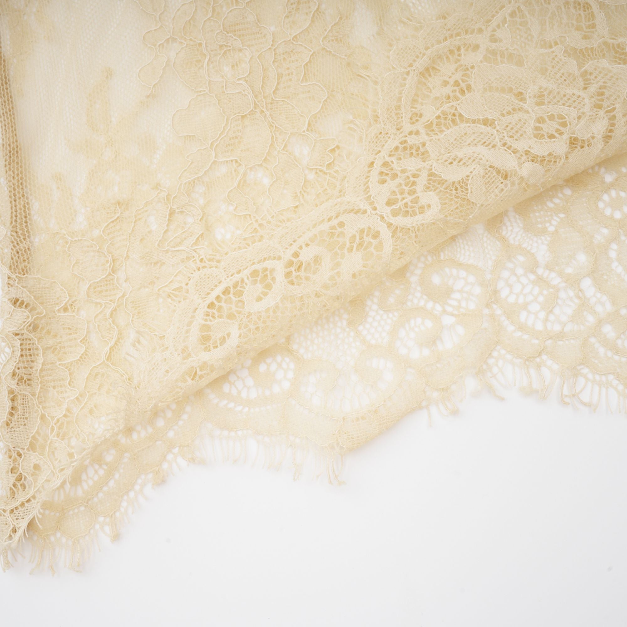 Sylvie matchande set med spetsdetalj i denim – topp och shorts 